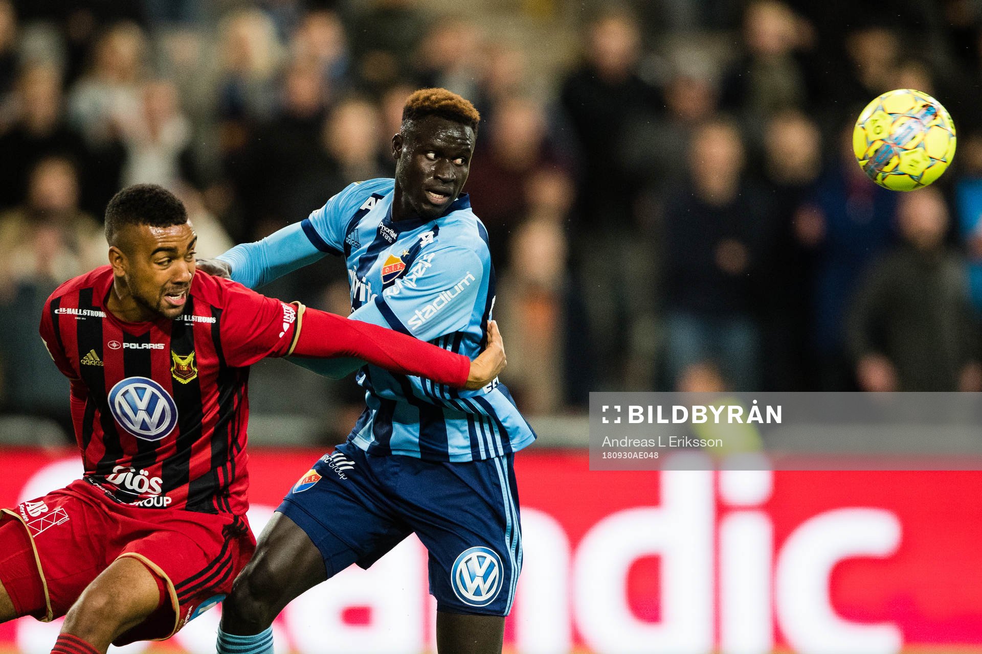Östersunds Noah Sonko Sundberg och Djurgårdens Aliou Badji