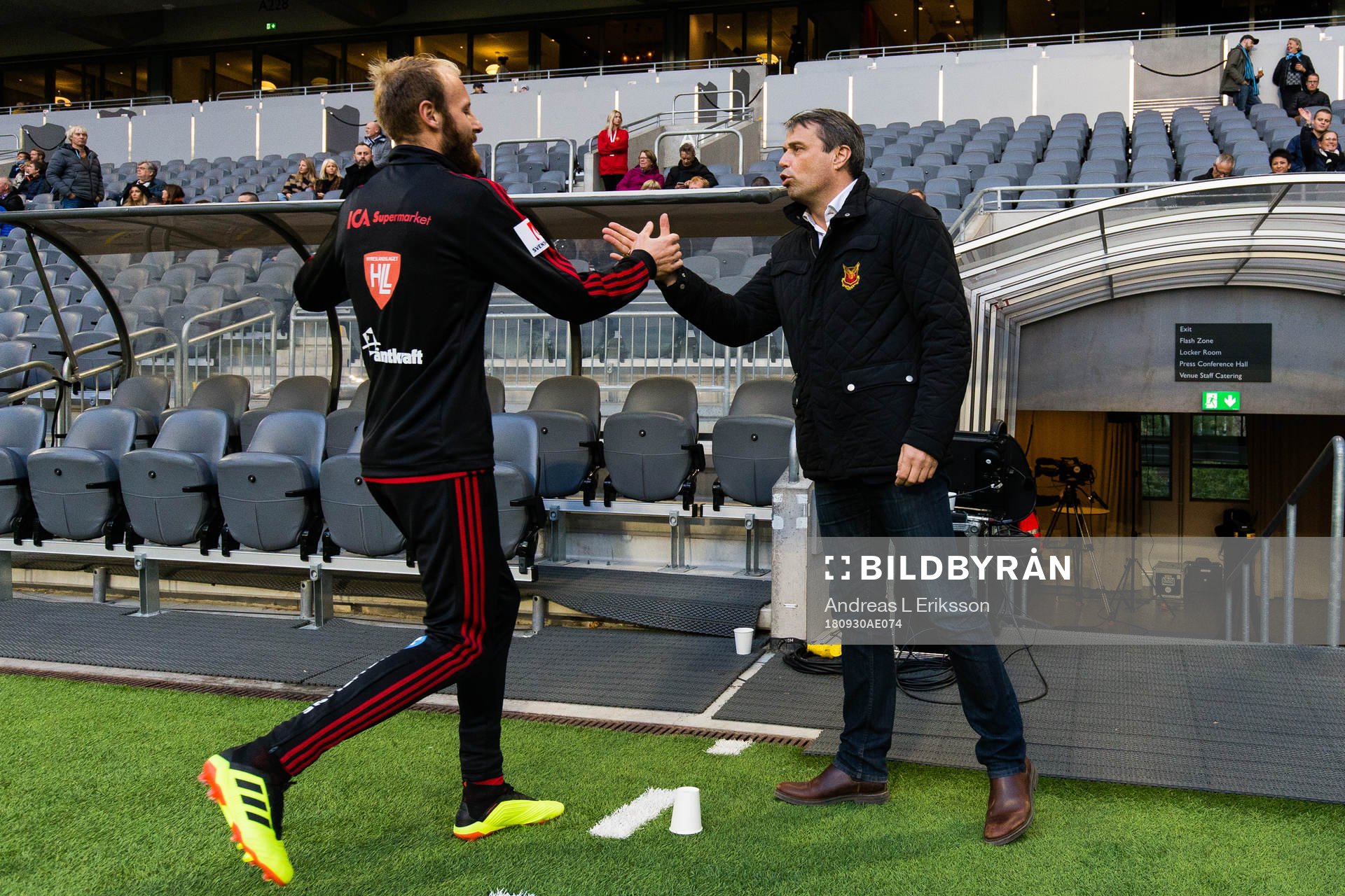Östersunds Curtis Edwards och ordförande Daniel Kindberg