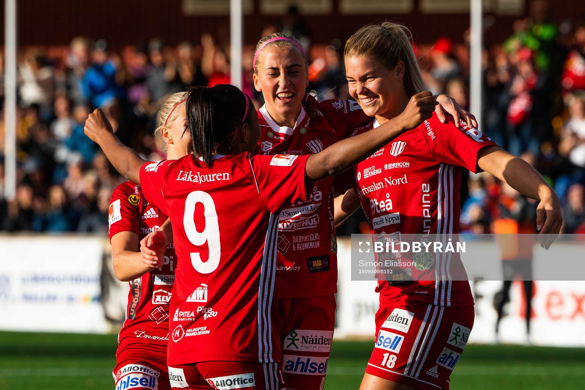 Piteås Nina Jakobsson jublar efter 1-0 under fotbollsmatchen i Damallsvenskan mellan Piteå och Linköping den 30 september 2018 i Piteå.