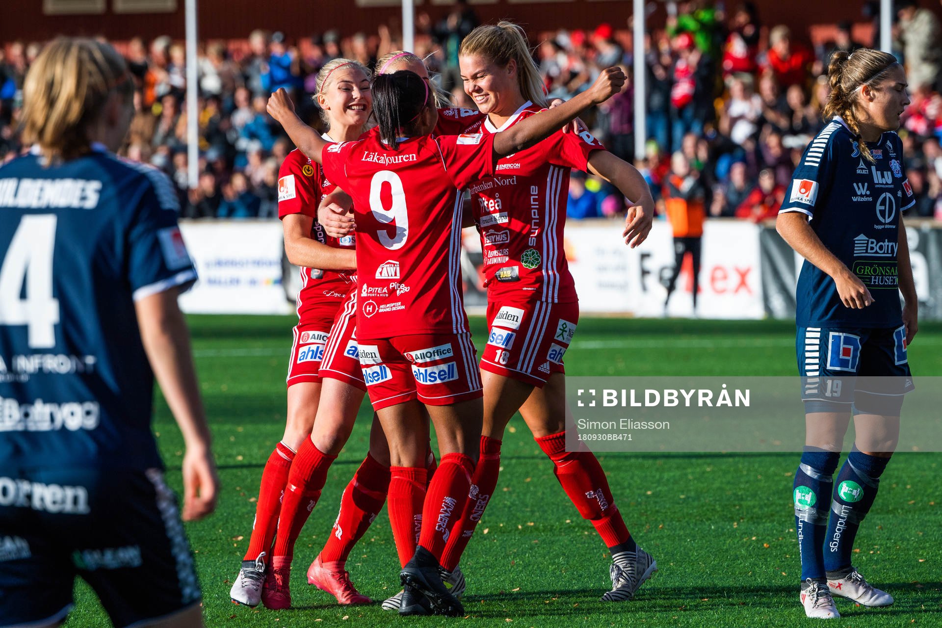 Piteås Nina Jakobsson jublar under fotbollsmatchen i Damallsvenskan mellan Piteå och Linköping den 30 september 2018 i Piteå.