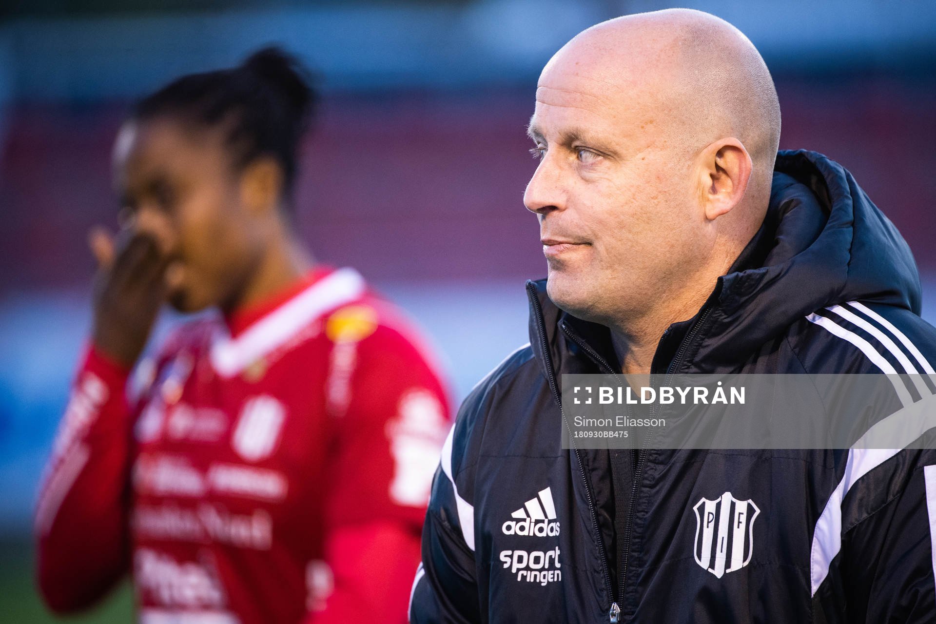 Piteås tränare Stellan Carlsson under fotbollsmatchen i Damallsvenskan mellan Piteå och Linköping den 30 september 2018 i Piteå.