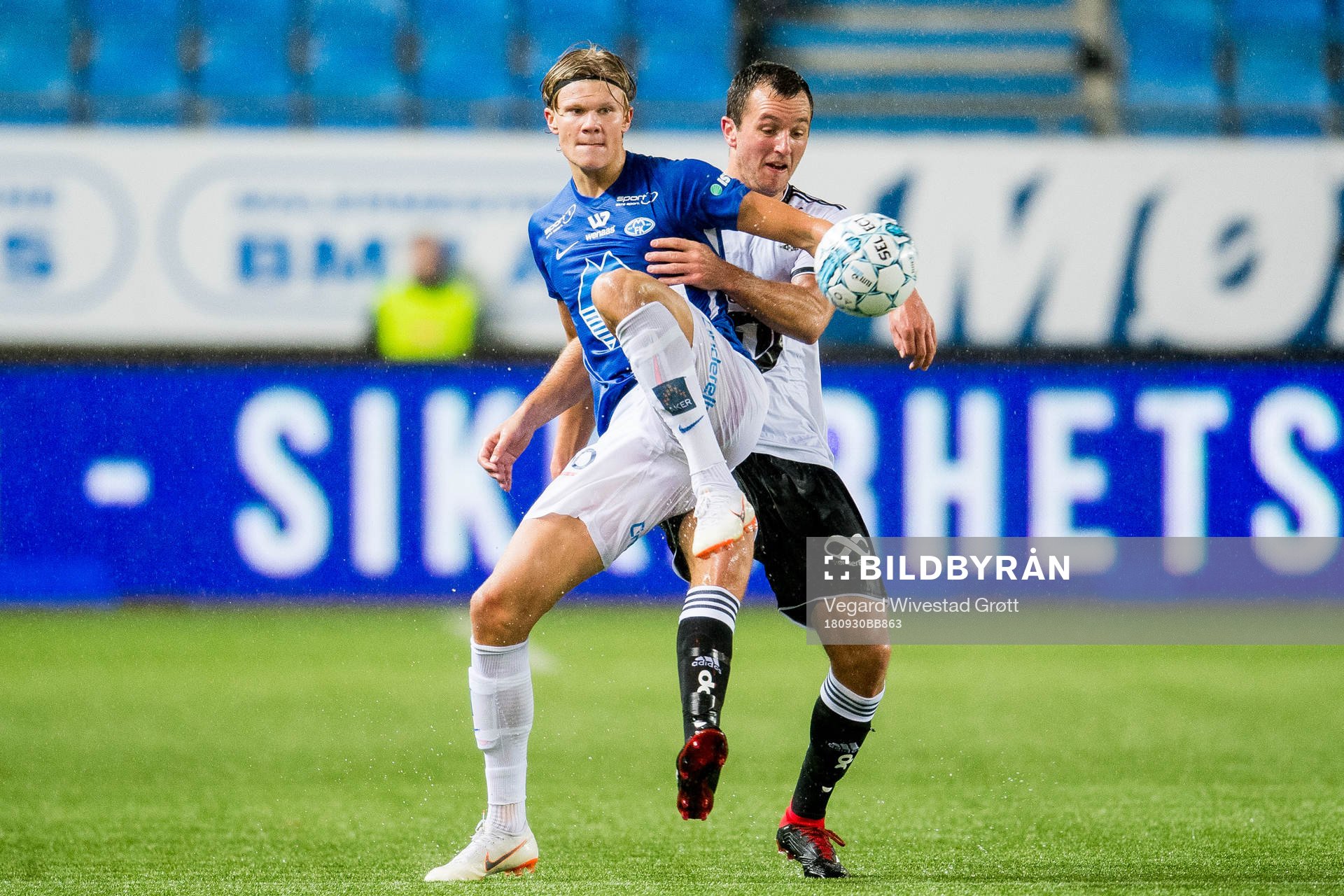 Erling Braut Håland of Molde and Even Hovland of Rosenborg
