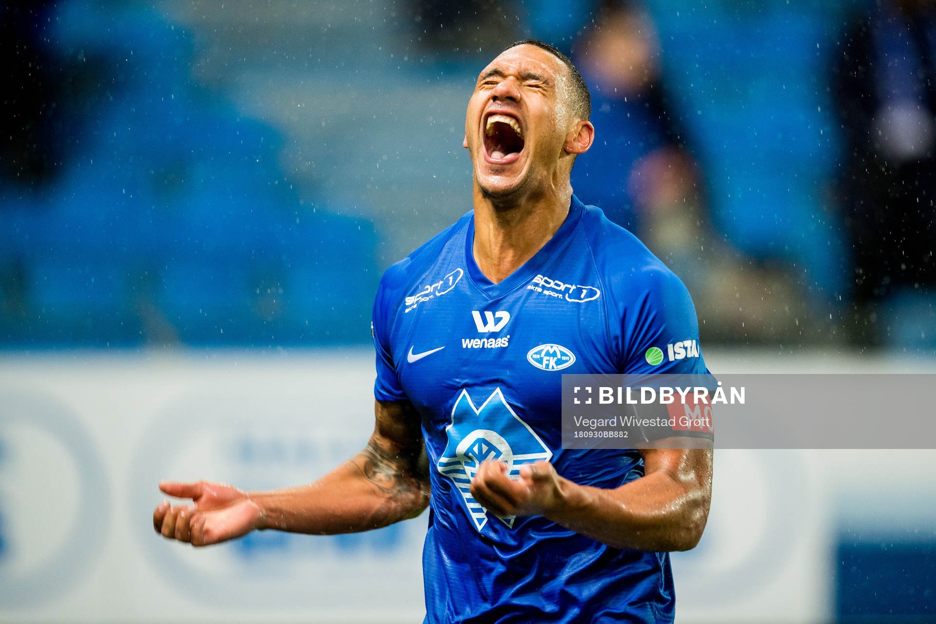 Ruben Gabrielsen of Molde celebrates after the Eliteserien match between Molde and Rosenborg on September 30, 2018 in Molde.