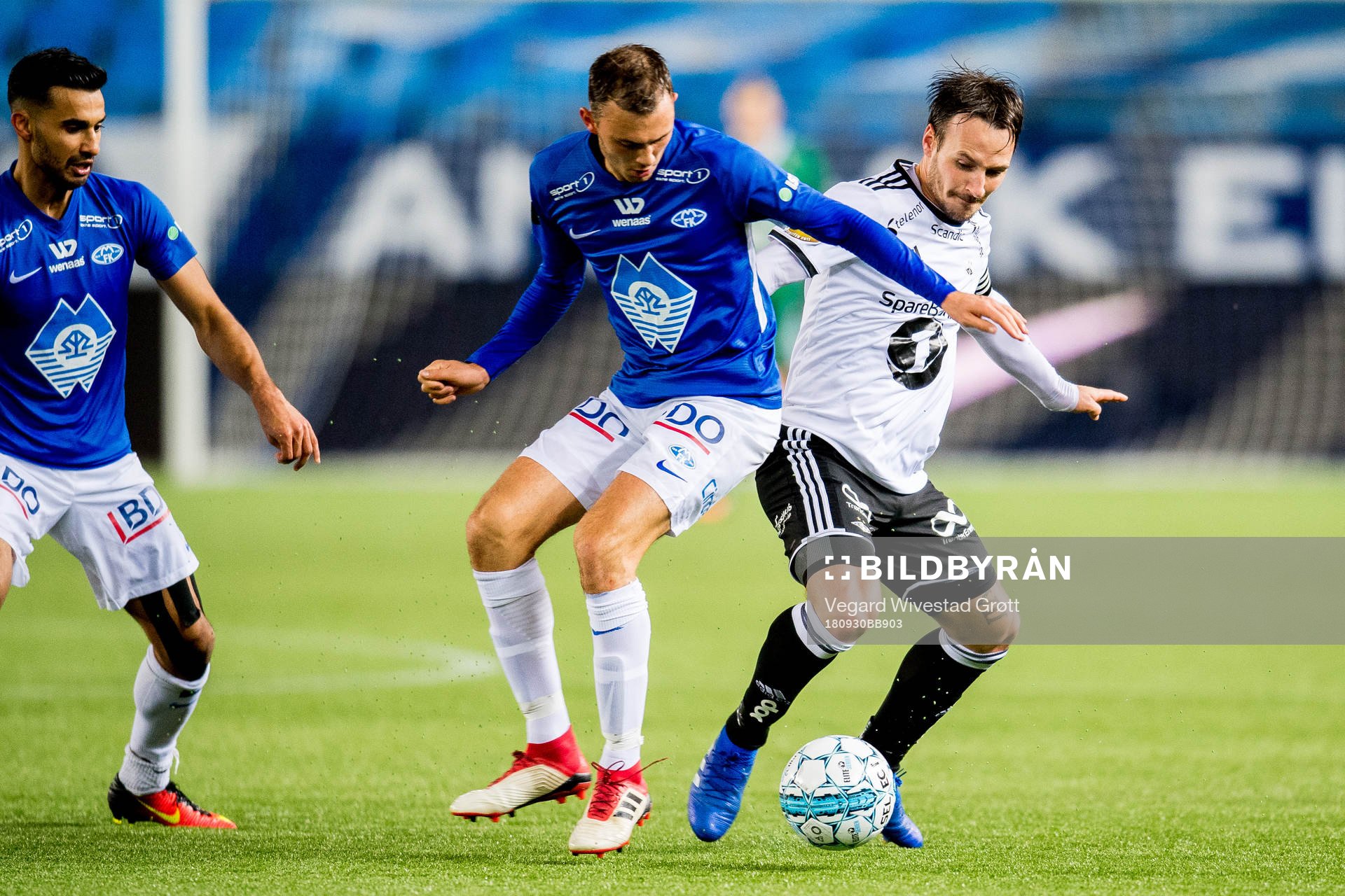Fredrik Aursnes of Molde and Mike Jensen of Rosenborg