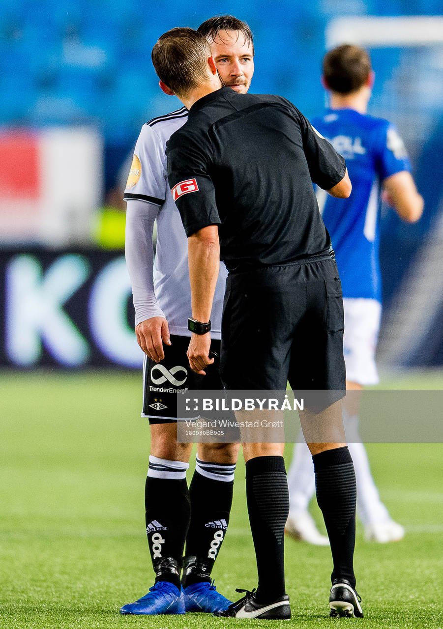 Mike Jensen of Rosenborg and Ola Hobber Nilsen, referee