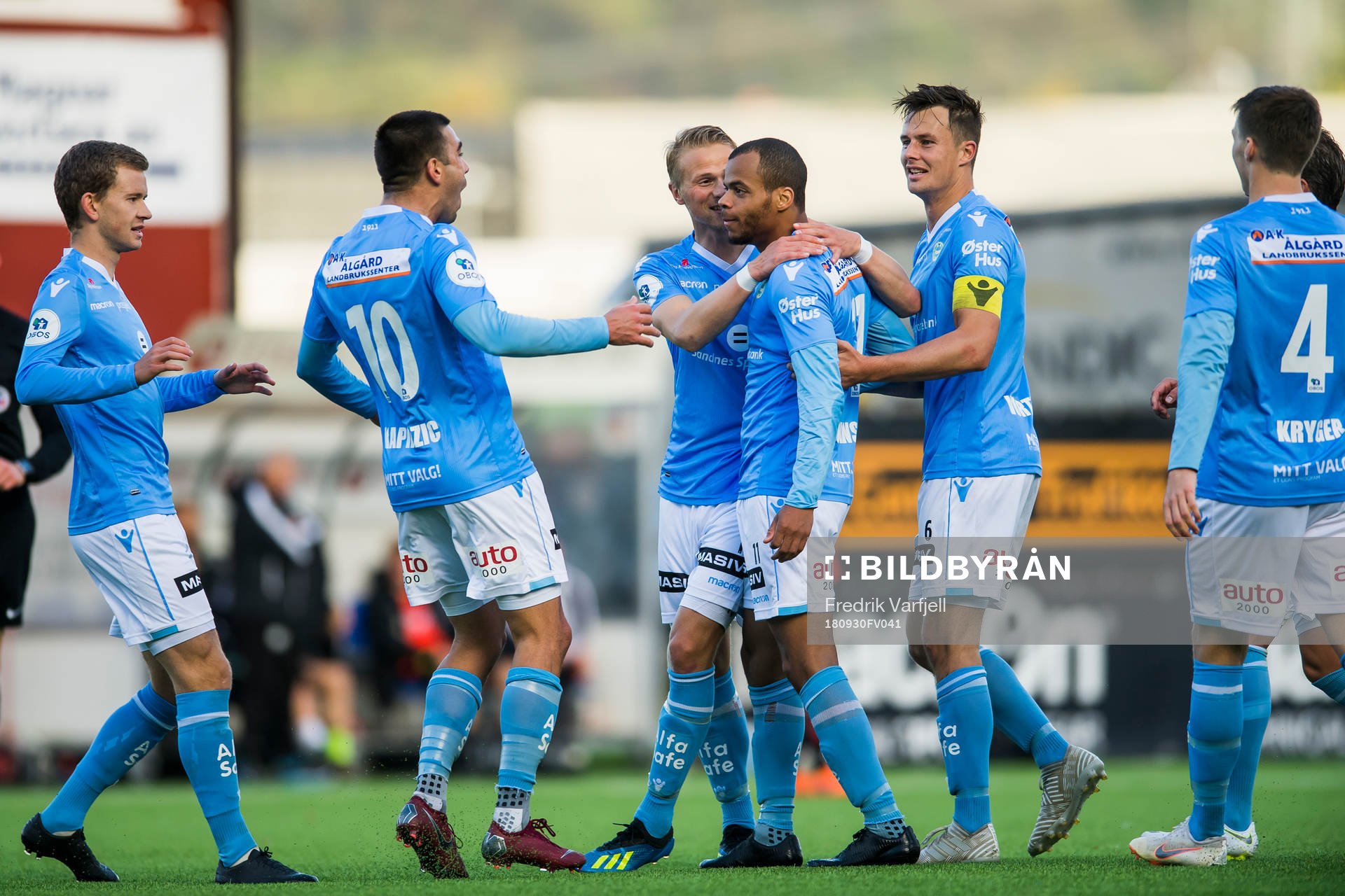 Erixon Danso of Sandnes Ulf celebrates with his teammates