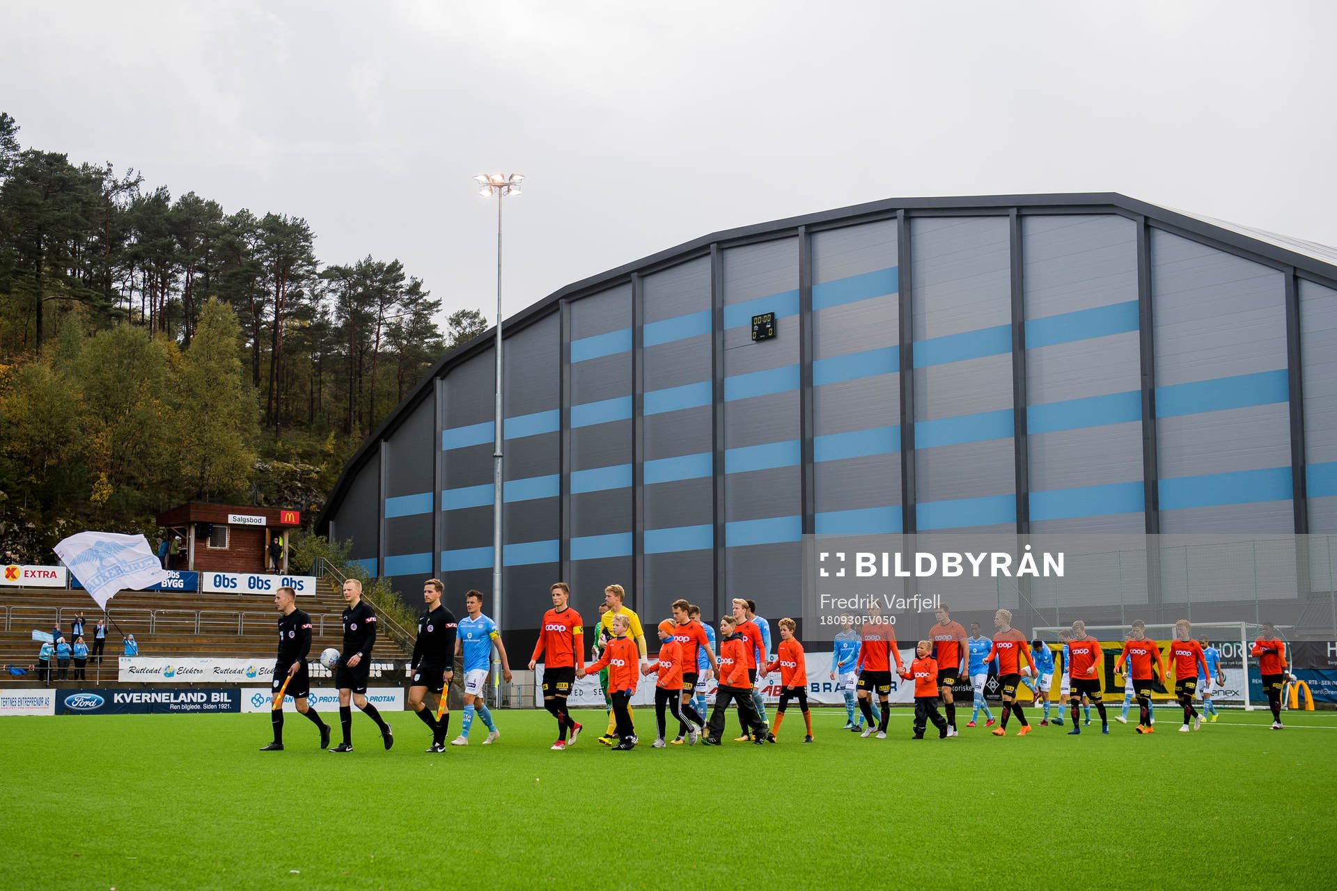 The players of Åsane and Sandnes Ulf