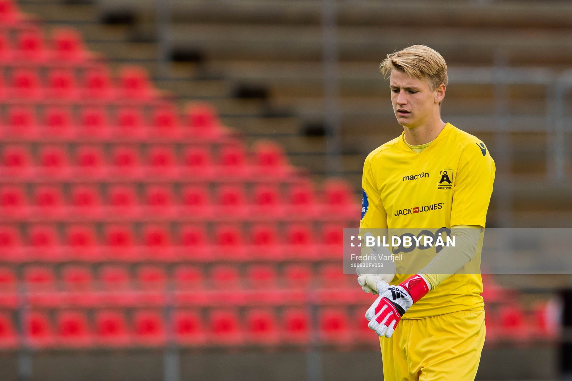 Goalkeeper Borger Thomas of Åsane