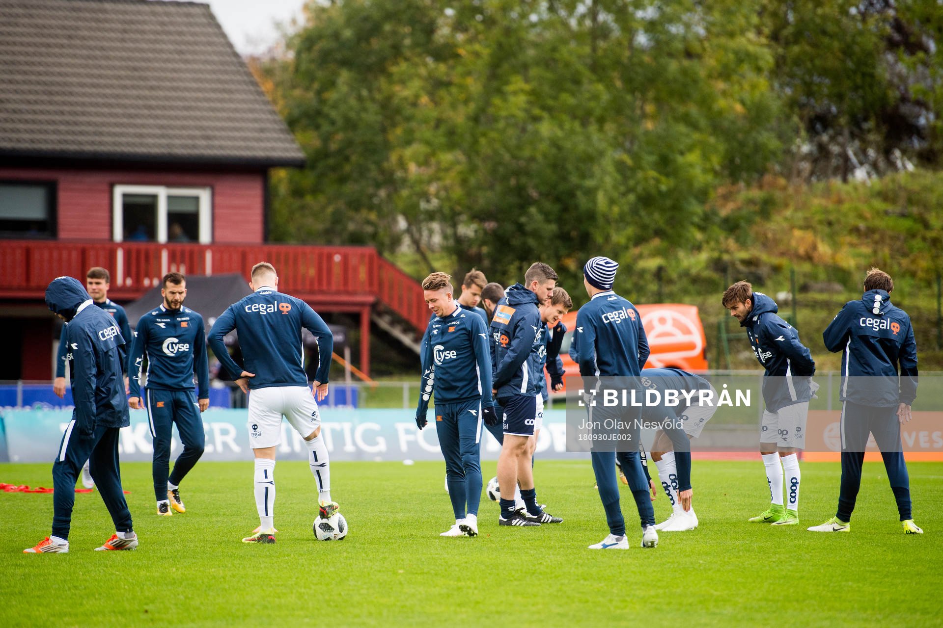 Claes Kronberg and the players of Viking during warm-up ahead of the OBOS-ligaen match between Florø and Viking on September 30, 2018 in Florø.