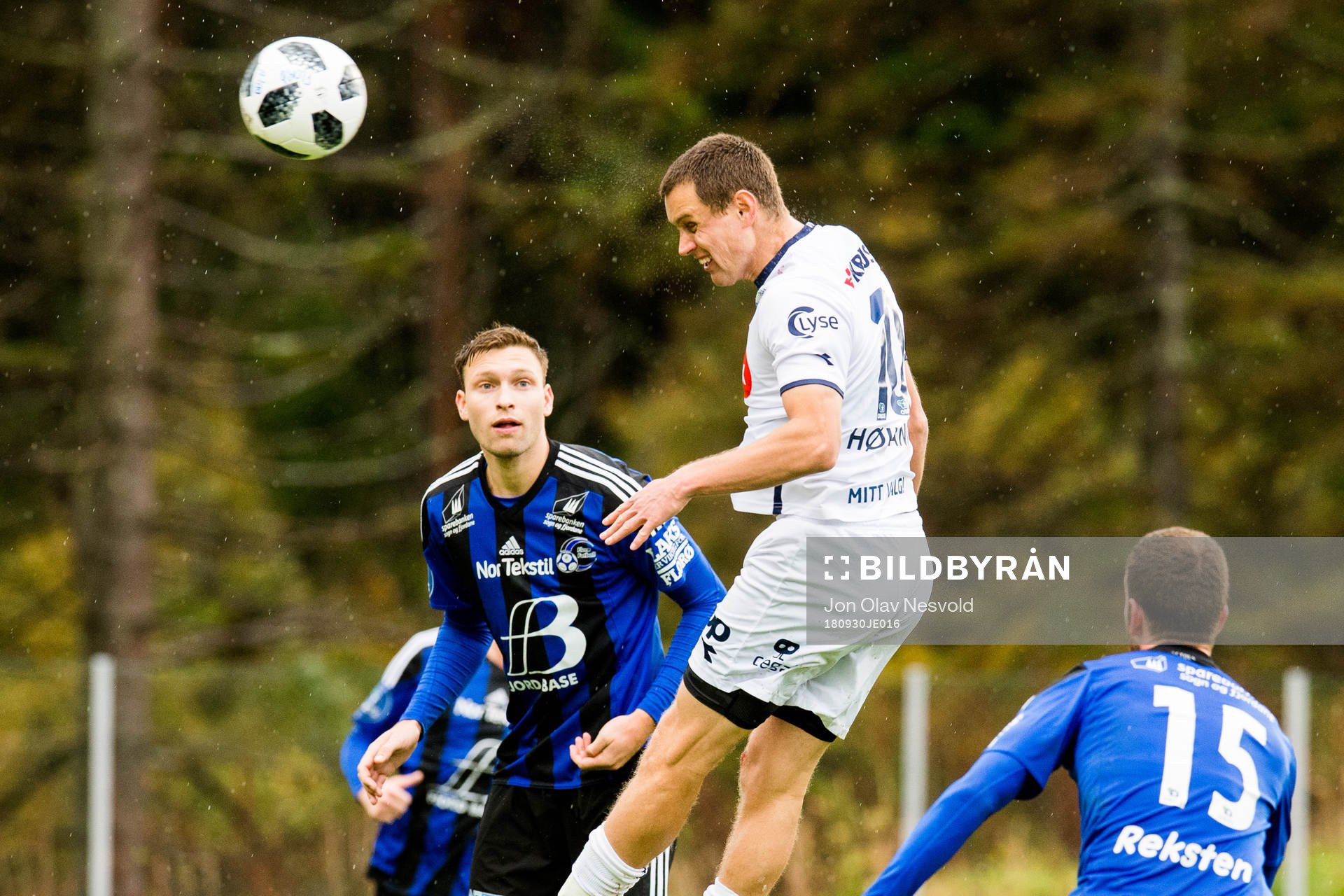 Tommy Høiland of Viking scores the 3-2 goal