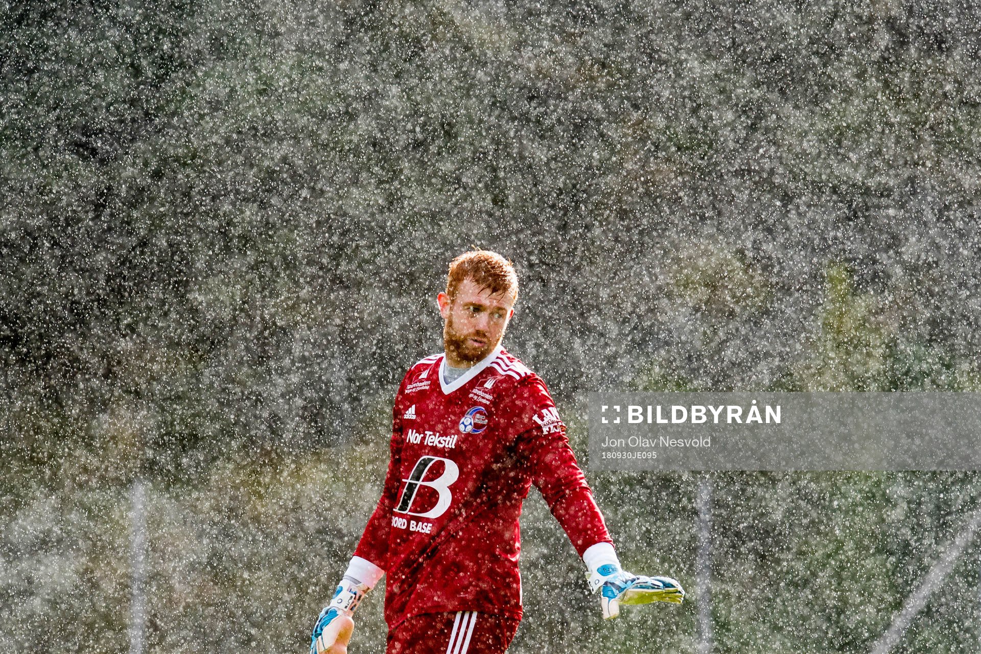 Goalkeeper Renze Fij of Florø