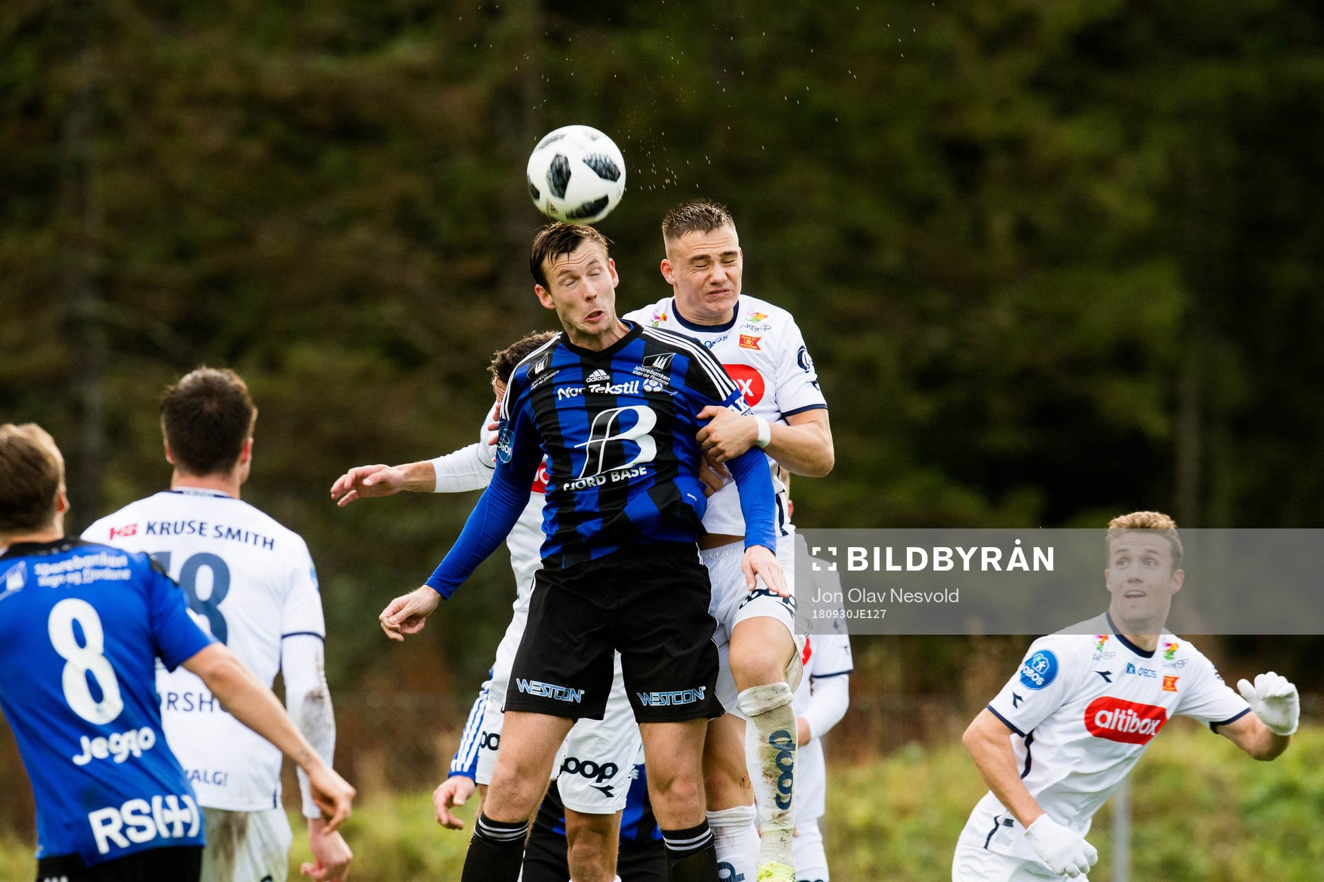 Christer Husa of Florø and Markus Nakkim of Viking