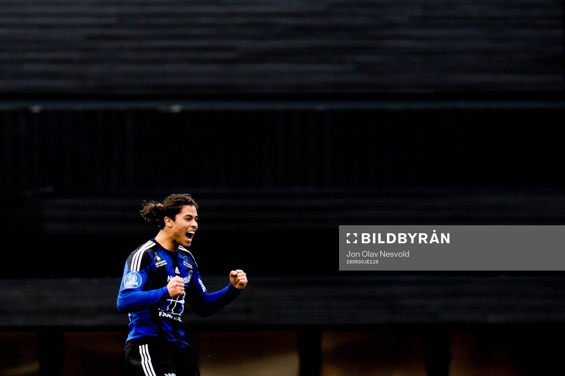 Moses Dyer of Florø celebrates the 1-0 goal