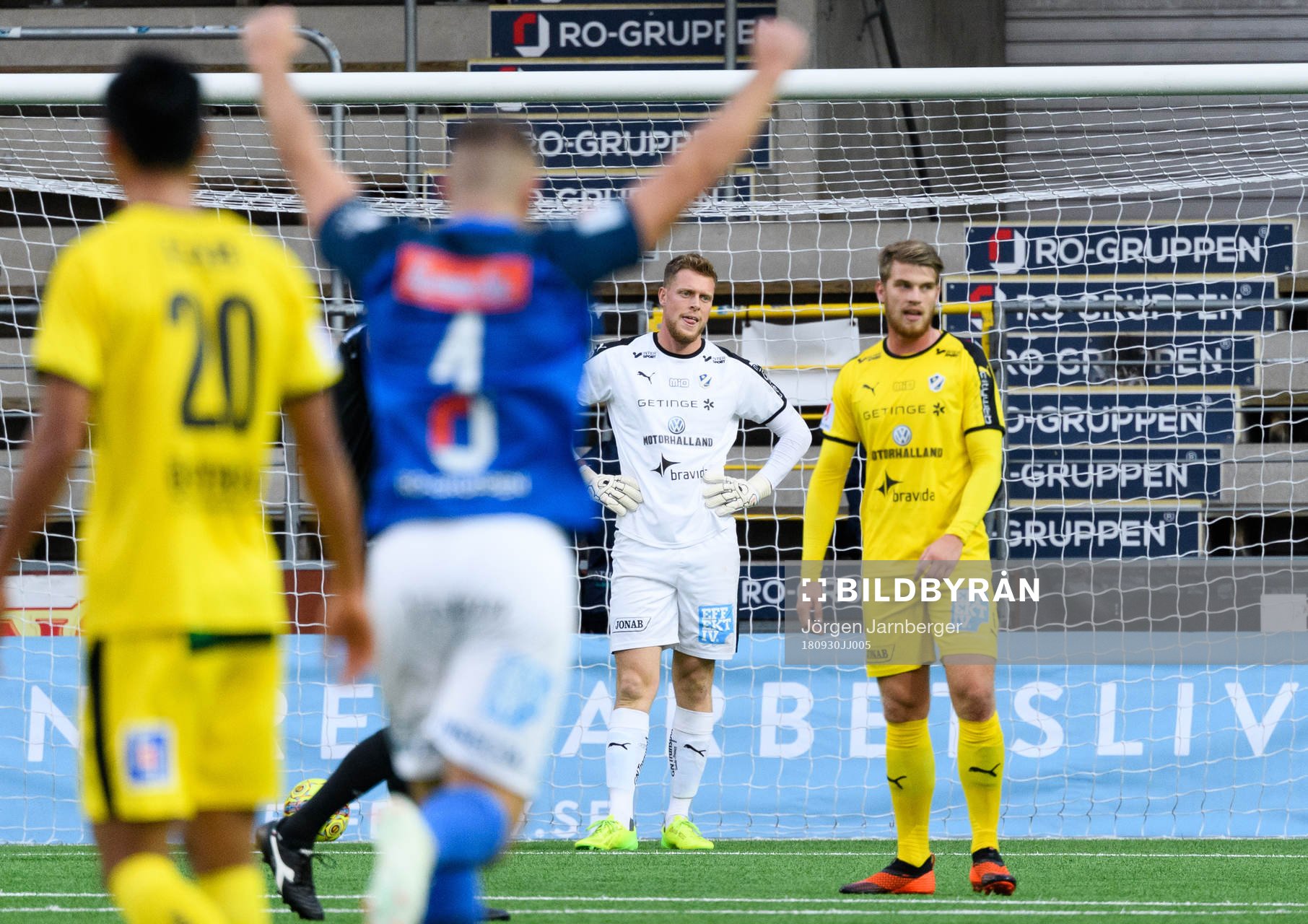 Halmstads målvakt Malkolm Nilsson och Marcus Mathisen