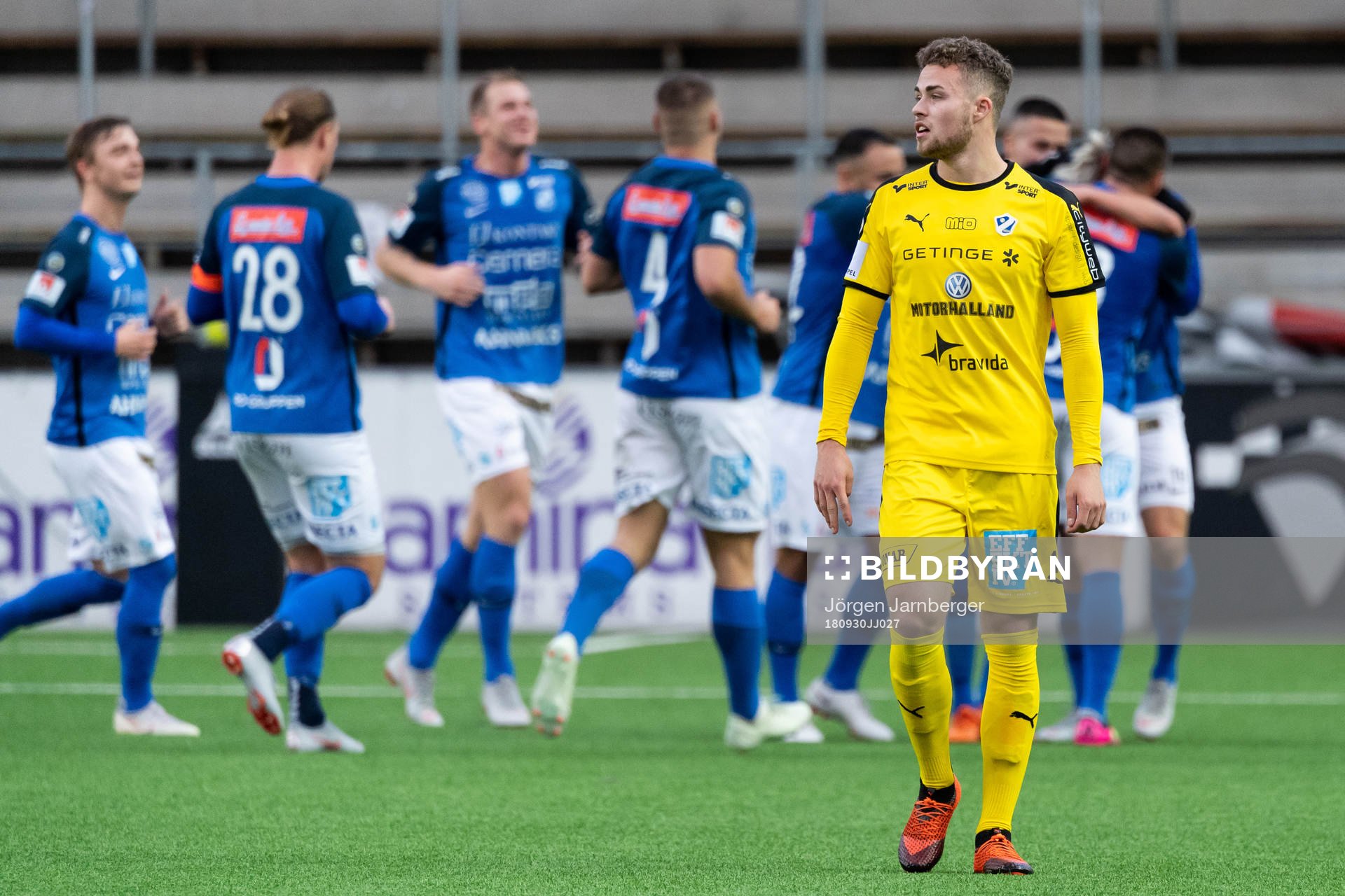 Halmstads Gabriel Gudmundsson deppar med jublande Norrby