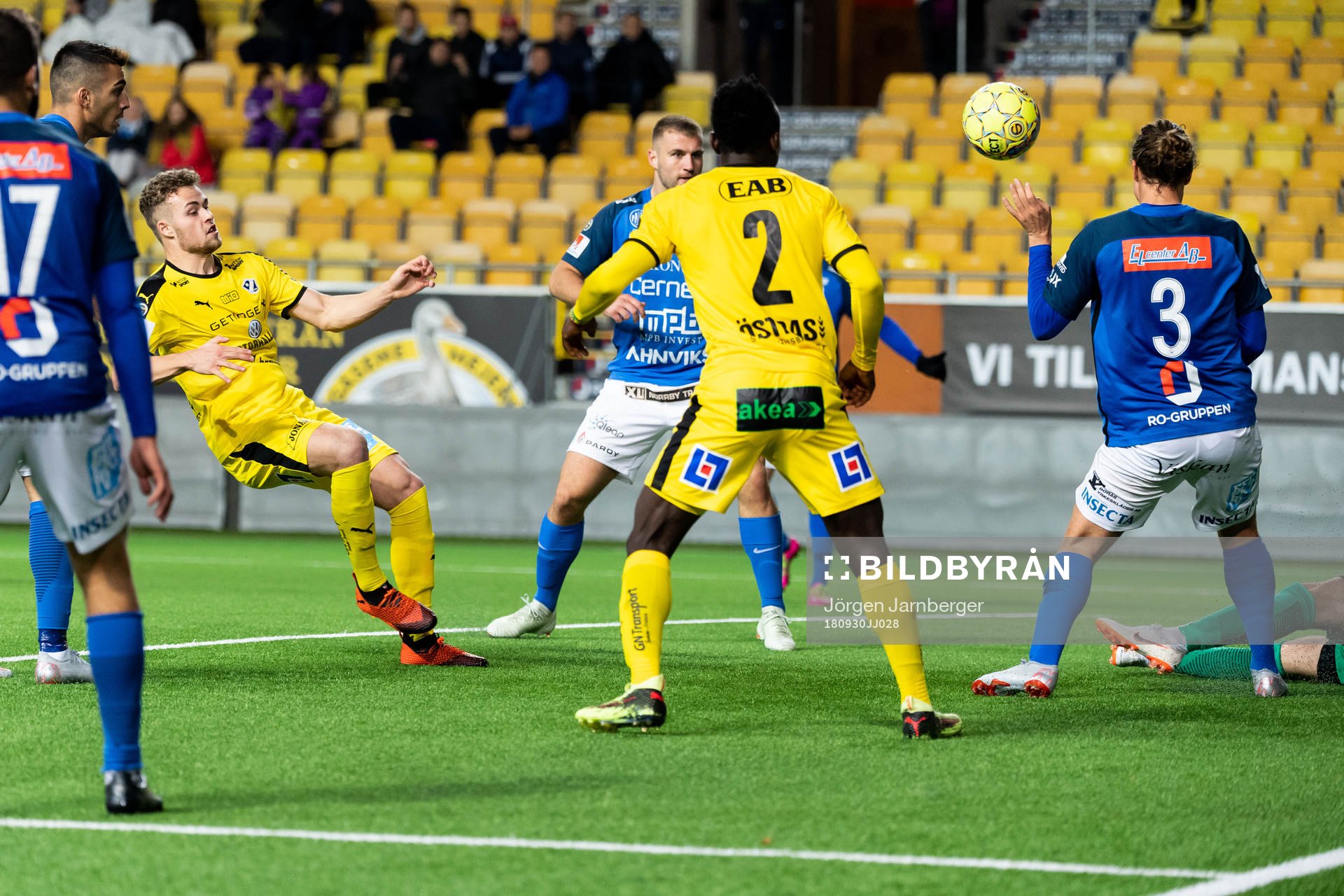 Halmstads Gabriel Gudmundsson under fotbollsmatchen i Superettan mellan Norrby och Halmstad den 30 september 2018 i Borås.