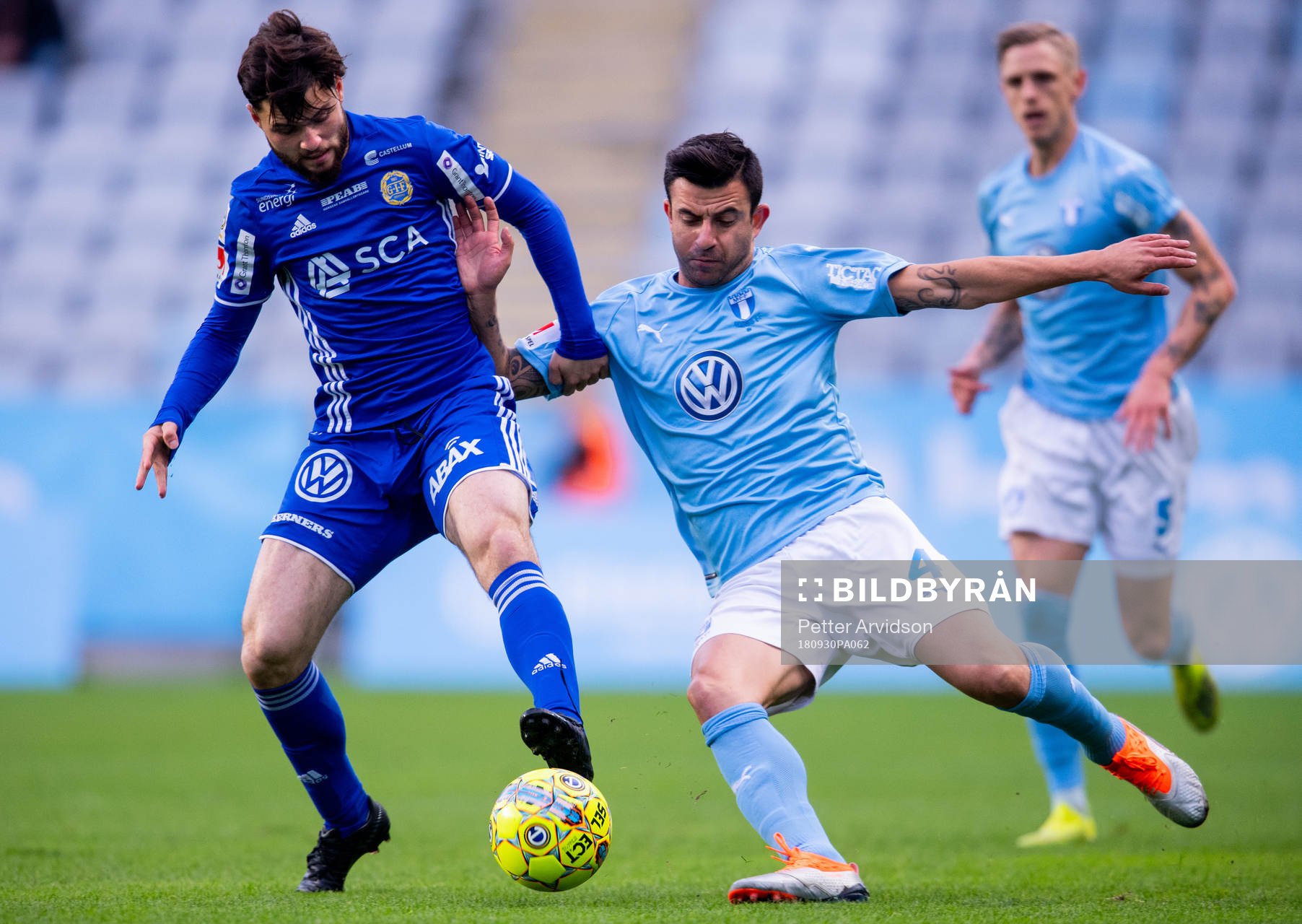 Sundsvalls Jonathan Tamimi Syberg och Malmö FFs Behrang