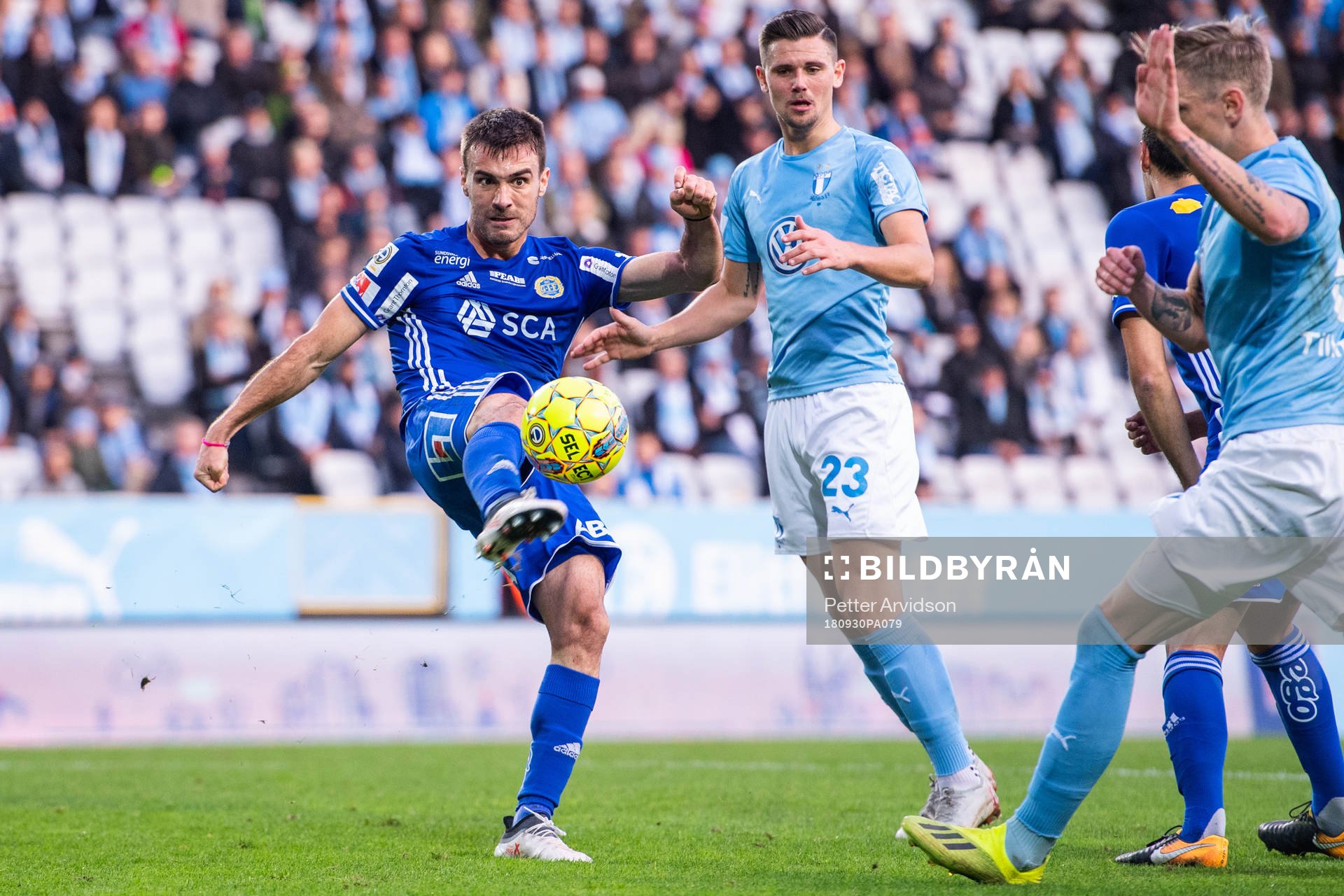 Sundsvalls Carlos Gracia och Malmö FFs Marcus Antonsson