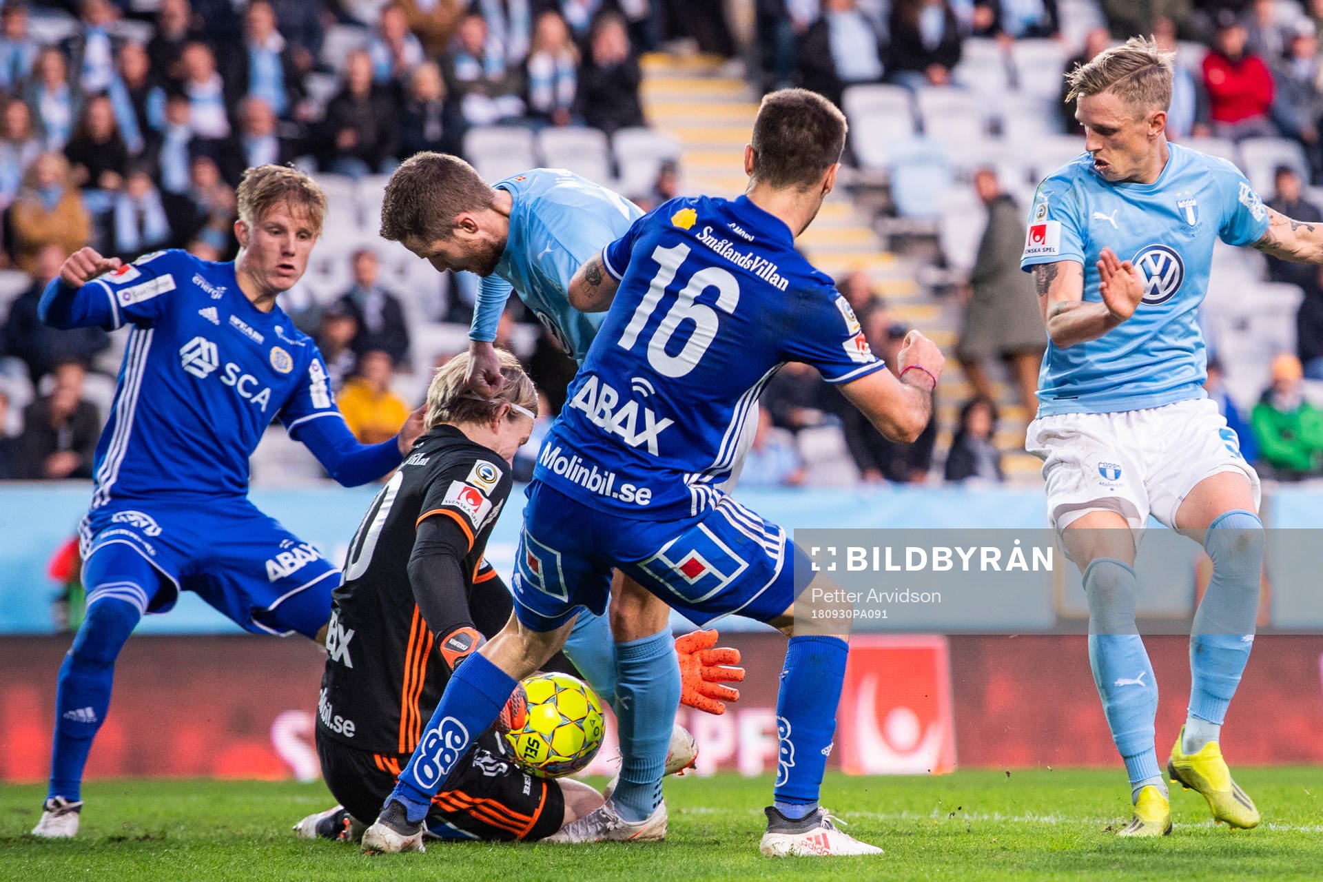 Malmö FFs Lasse Nielsen sparkar på Sundsvalls Sundsvalls
