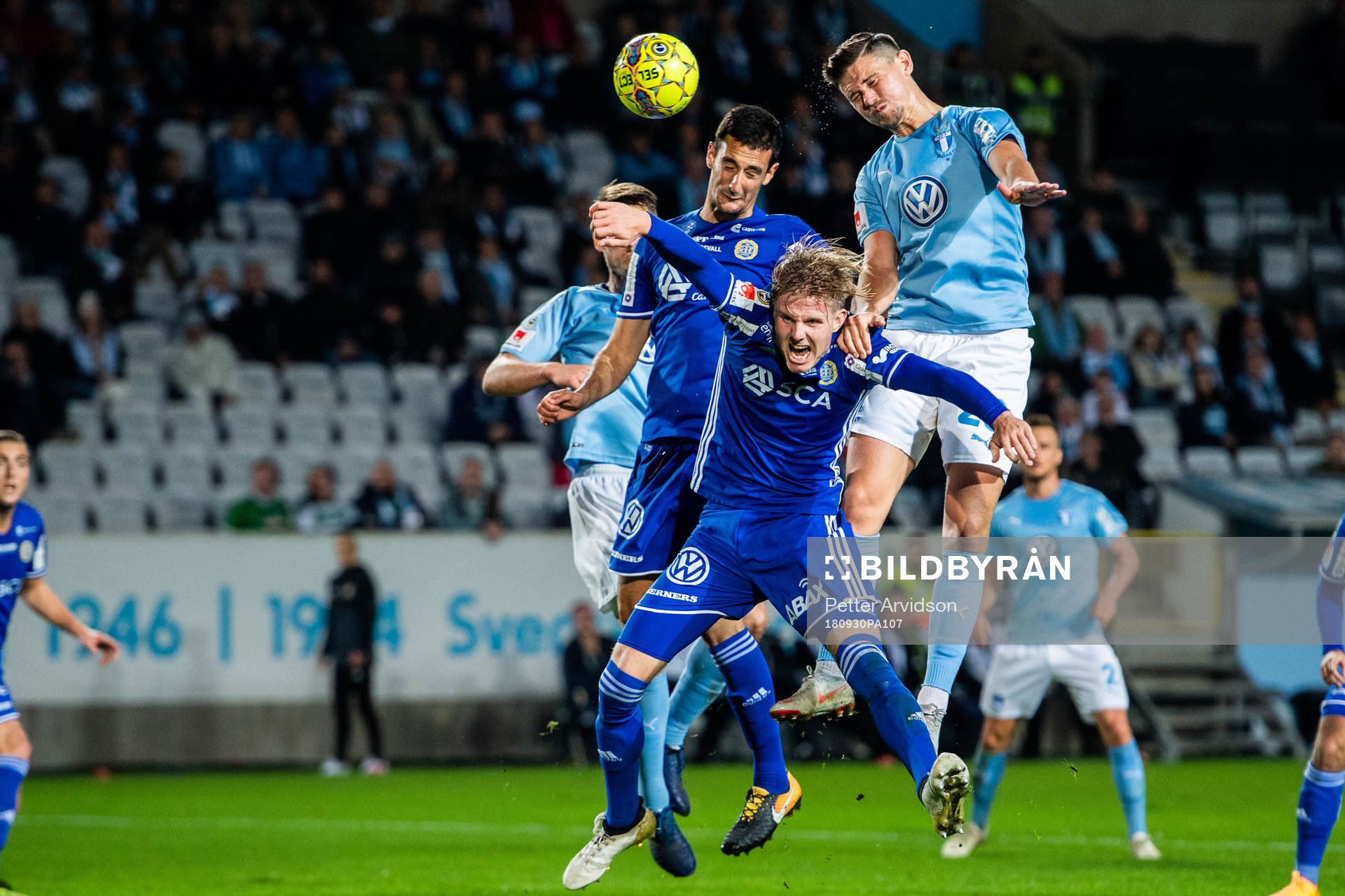 Malmö FFs Marcus Antonsson i nickduell med Sundsvalls Eric