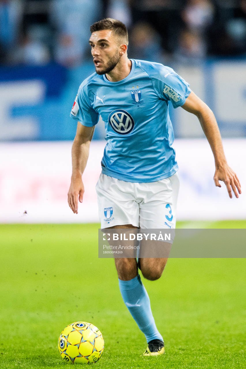Malmö FFs Egzon Binaku under fotbollsmatchen i Allsvenskan mellan Malmö FF och GIF Sundsvall den 30 september 2018 i Malmö.