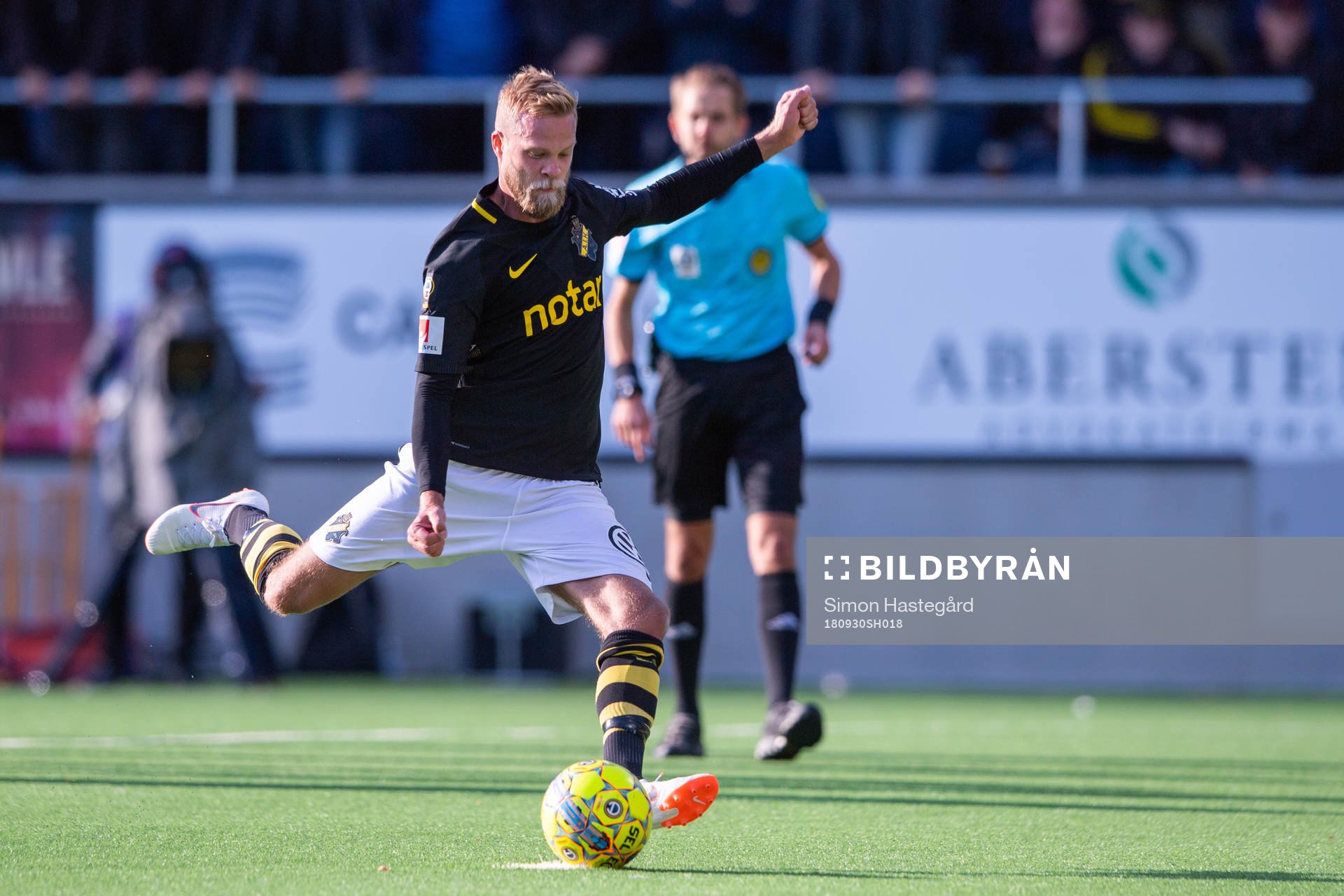 s Daniel Sundgren gör 2-1 på straff