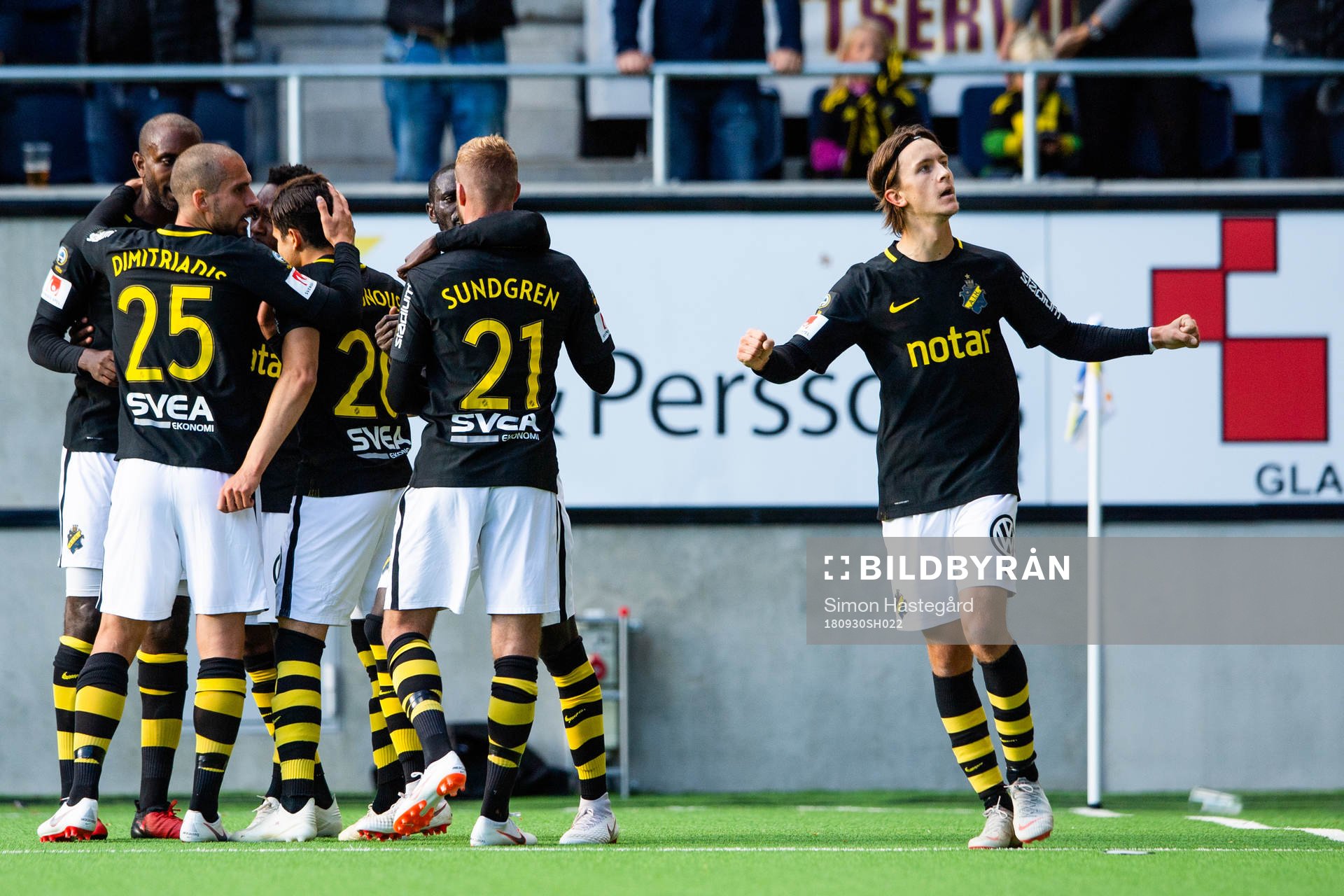 s Kristoffer Olsson jublar