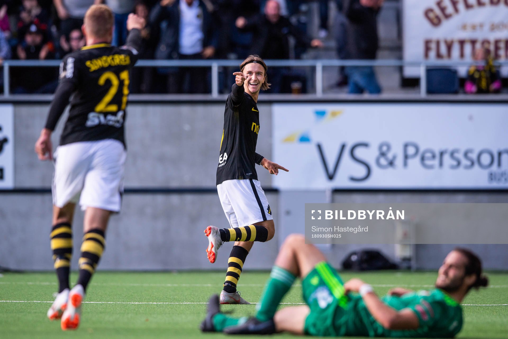 s Kristoffer Olsson jublar