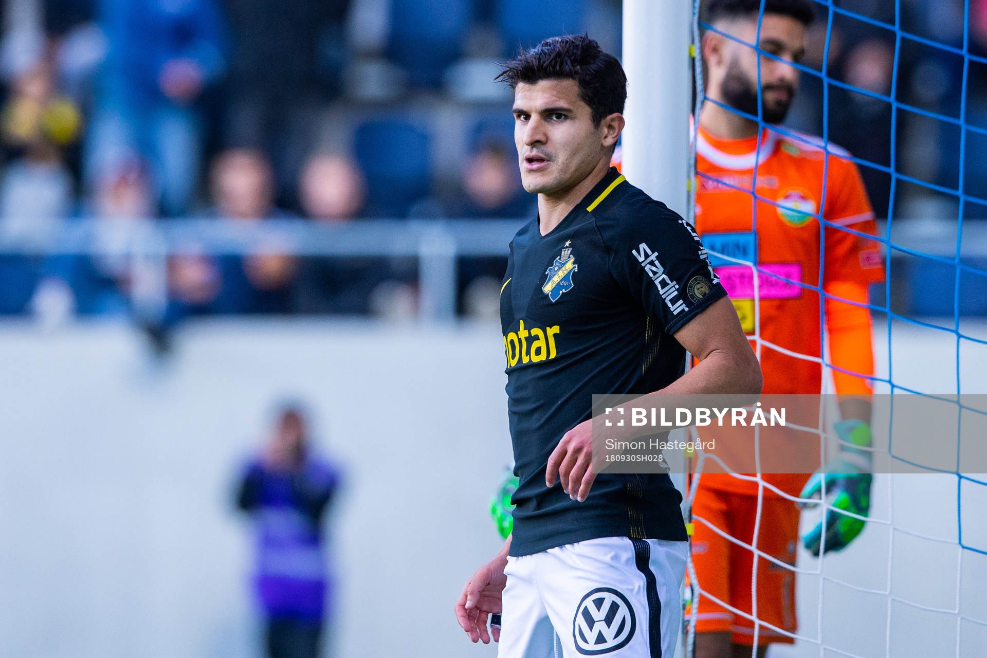s Tarik Elyounoussi jublar