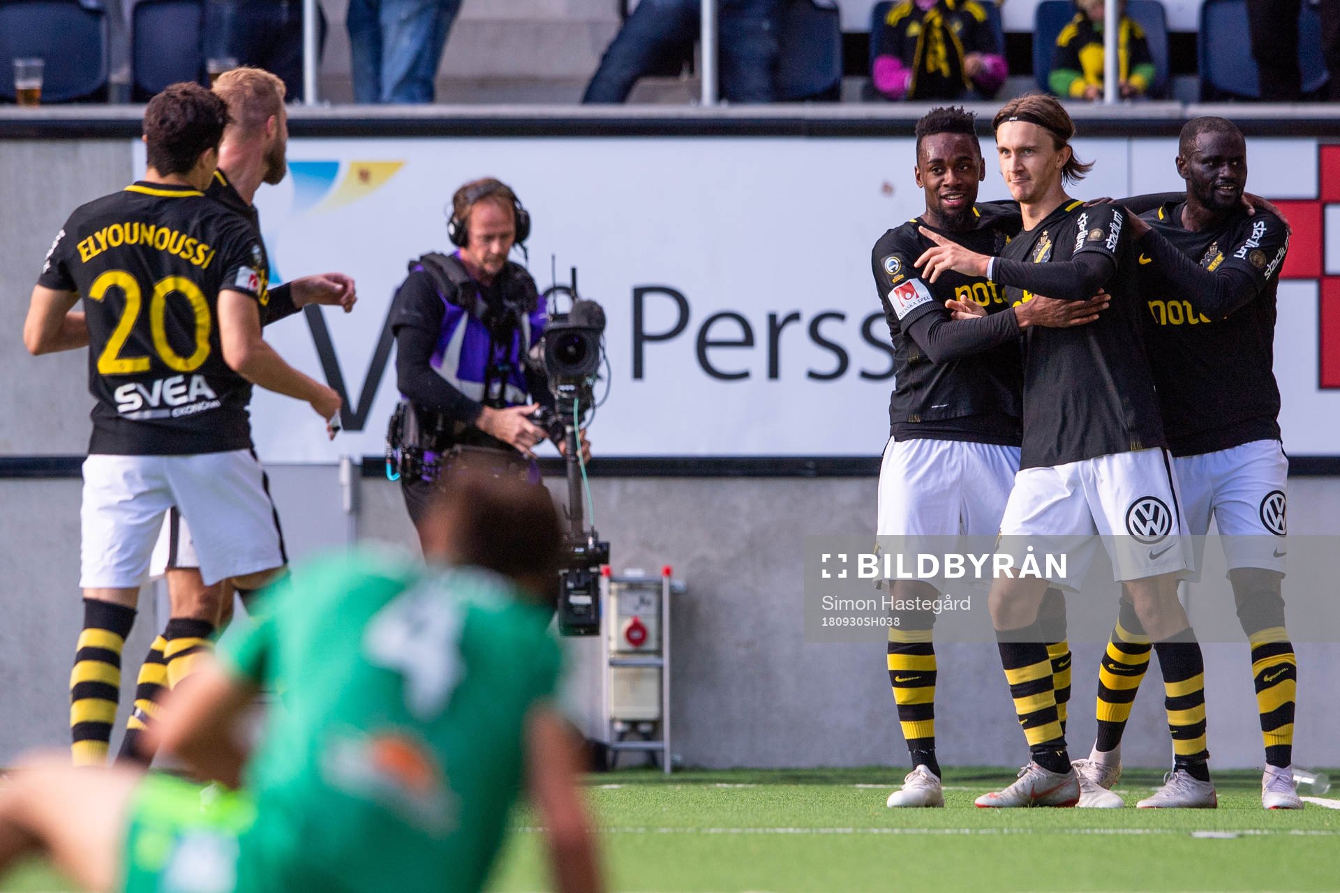 s Kristoffer Olsson blir omkramad