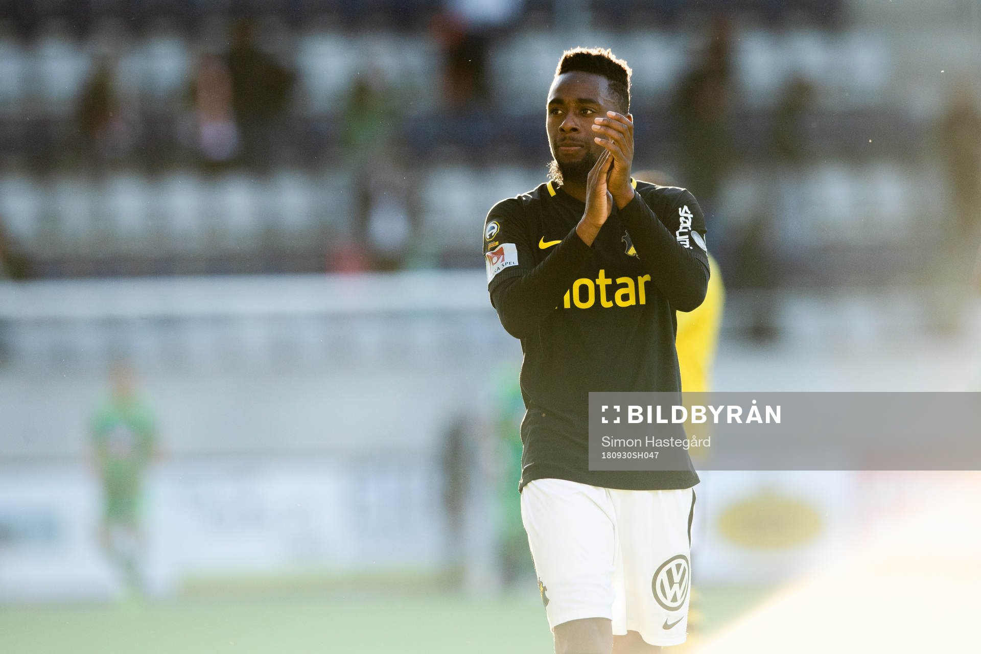 AIK:s Heradi Rashidi jublar efter fotbollsmatchen i Allsvenskan mellan Dalkurd och AIK den 30 september 2018 i Gävle.