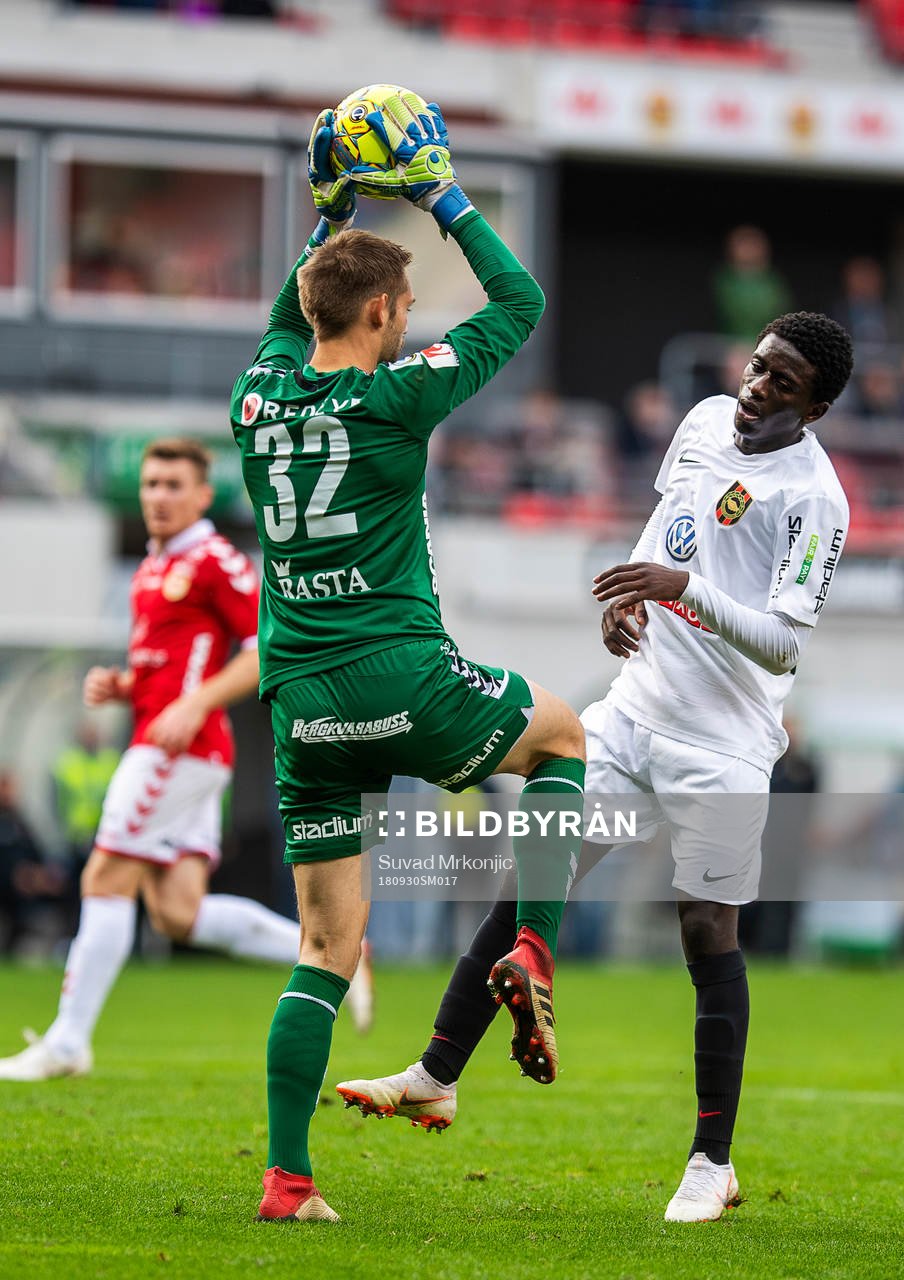 Kalmars målvakt Lucas Hägg-Johansson och Brommapojkarnas