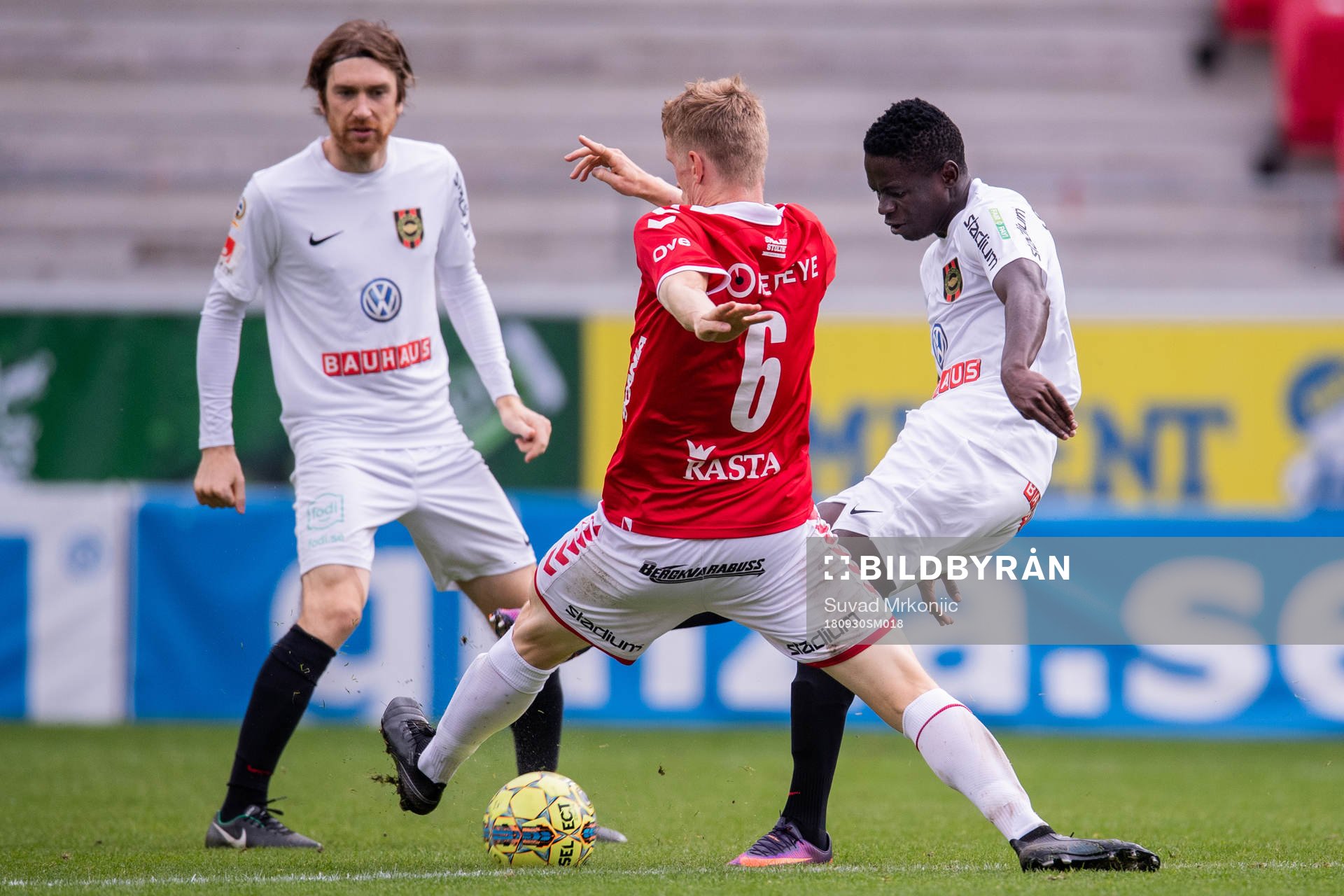 Kalmars Rasmus Elm och Brommapojkarnas Eric Johana Omondi