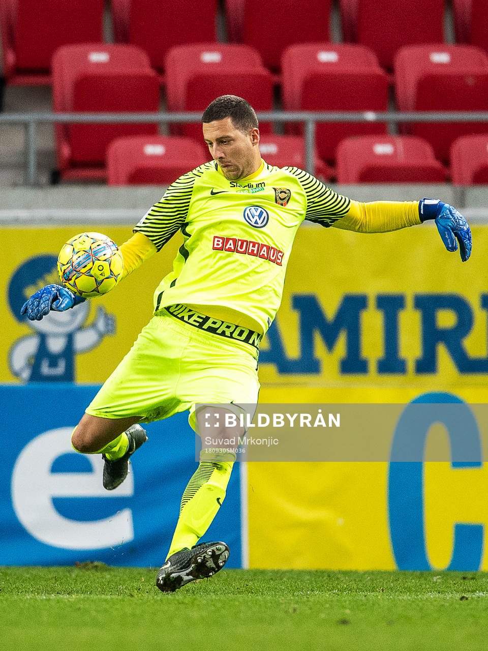 Brommapojkarnas målvakt Nikola Petric