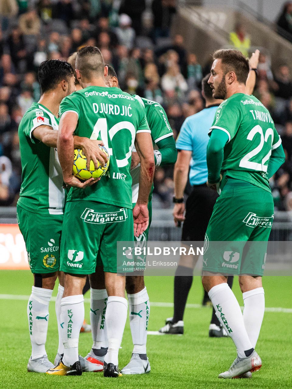 Hammarbys Jiloan Hamad och Nikola Djurdjic i diskussion