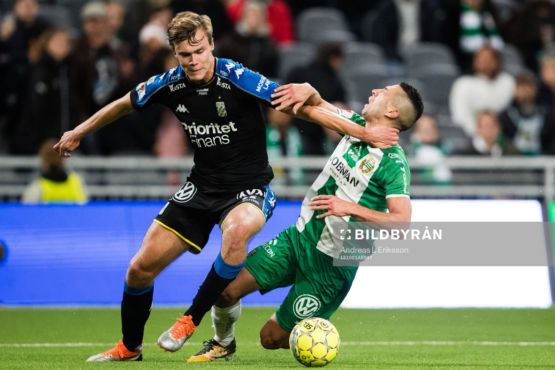 IFK Göteborgs Marcus Degerlund i kamp om bollen med