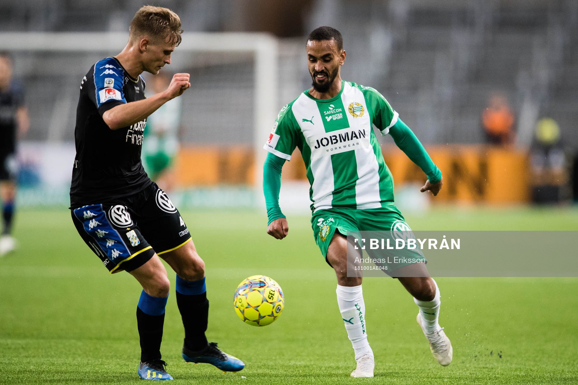 IFK Göteborgs Carl Starfelt i kamp om bollen med Hammarbys