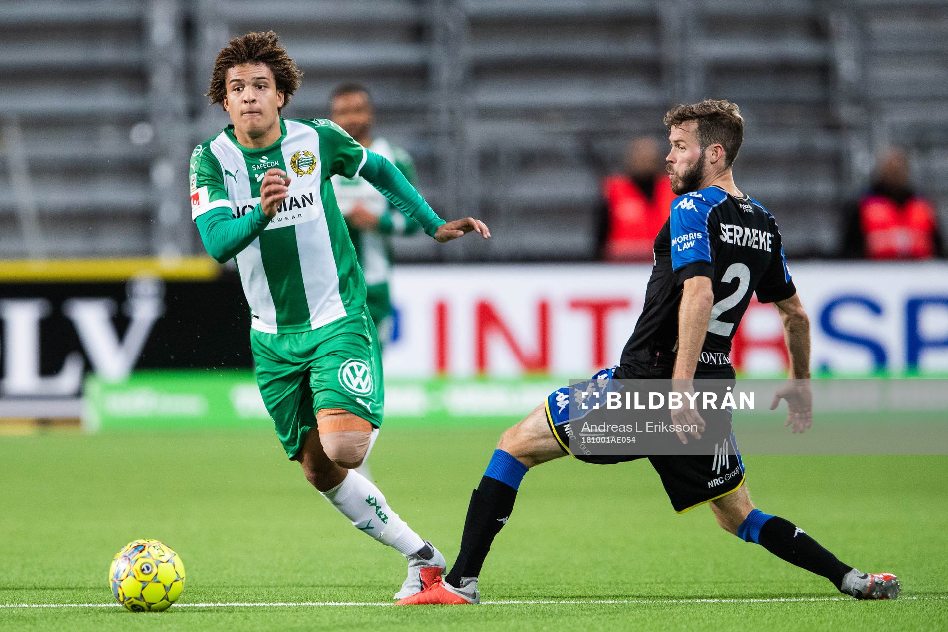 Hammarbys Neto Borges och IFK Göteborgs Emil Salomonsson i
