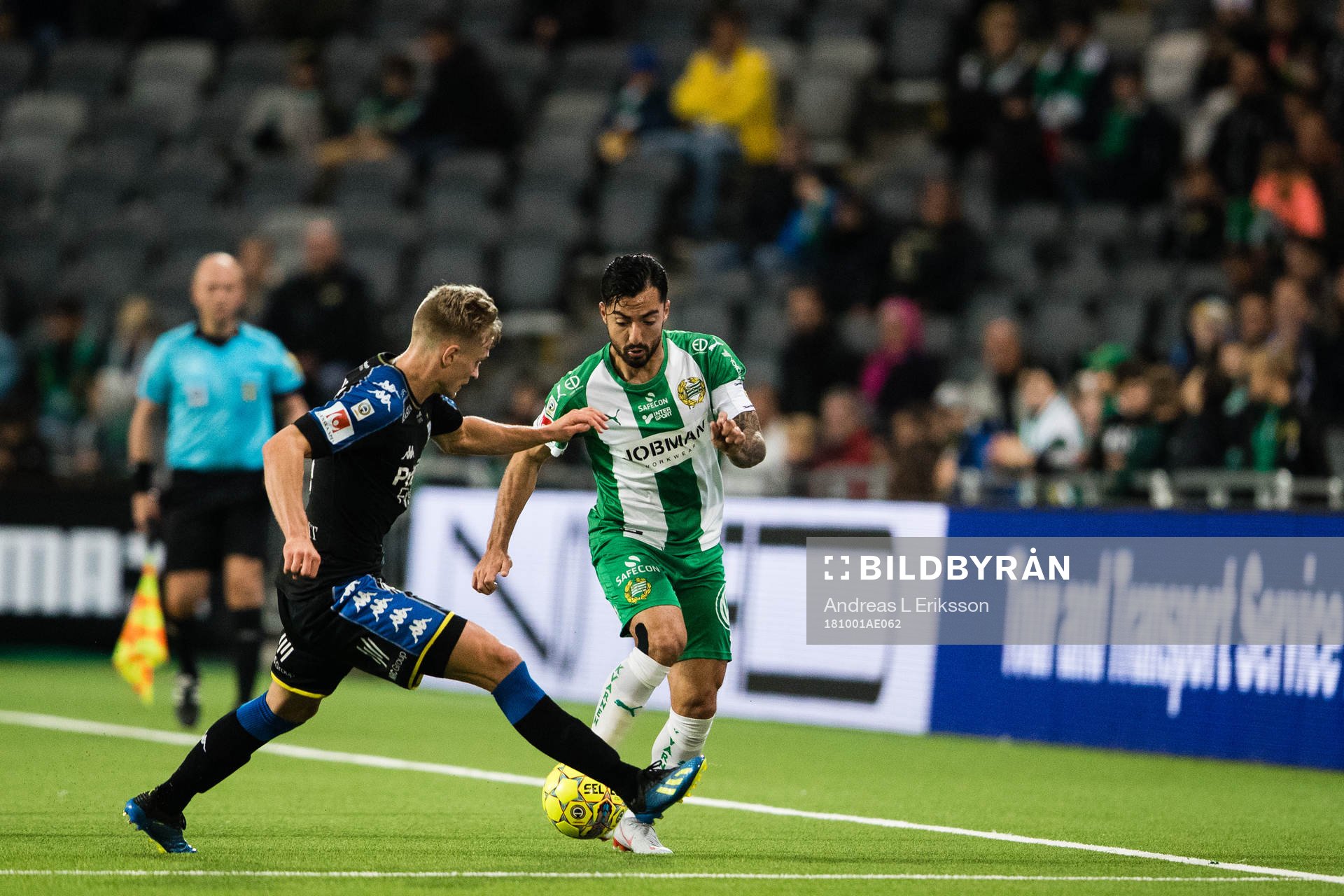 IFK Göteborgs Carl Starfelt i kamp om bollen med Hammarbys