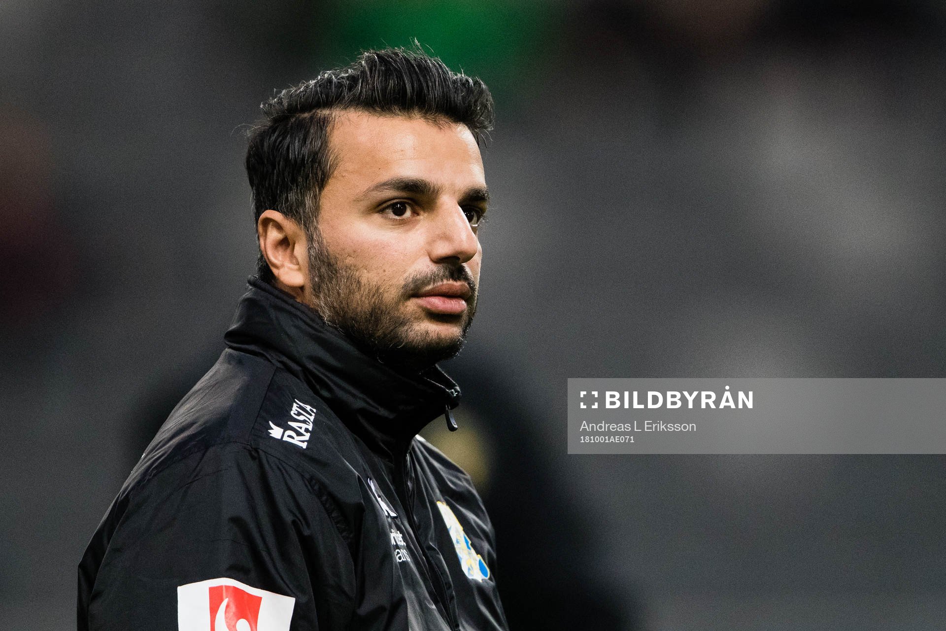 IFK Göteborgs tränare Poya Asbaghi innan fotbollsmatchen