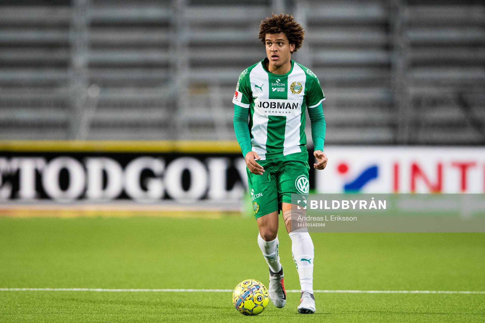 Hammarbys Neto Borges med bollen