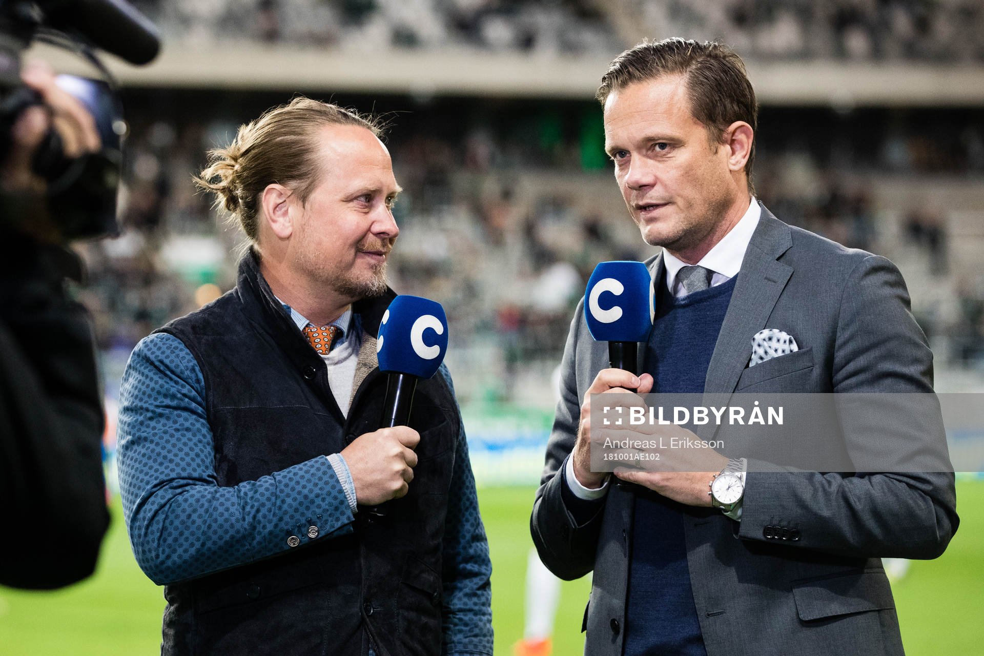 s Jesper Hussfelt och  Jon Persson innan fotbollsmatchen i