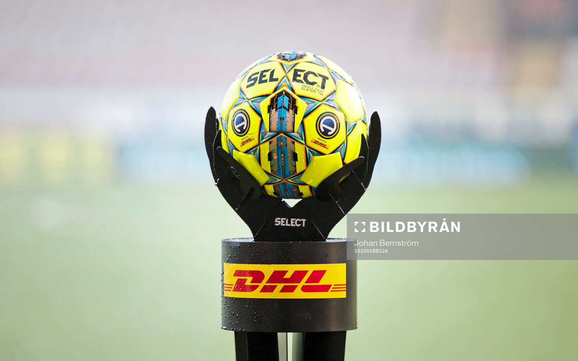 Matchbollen med en DHL dekal