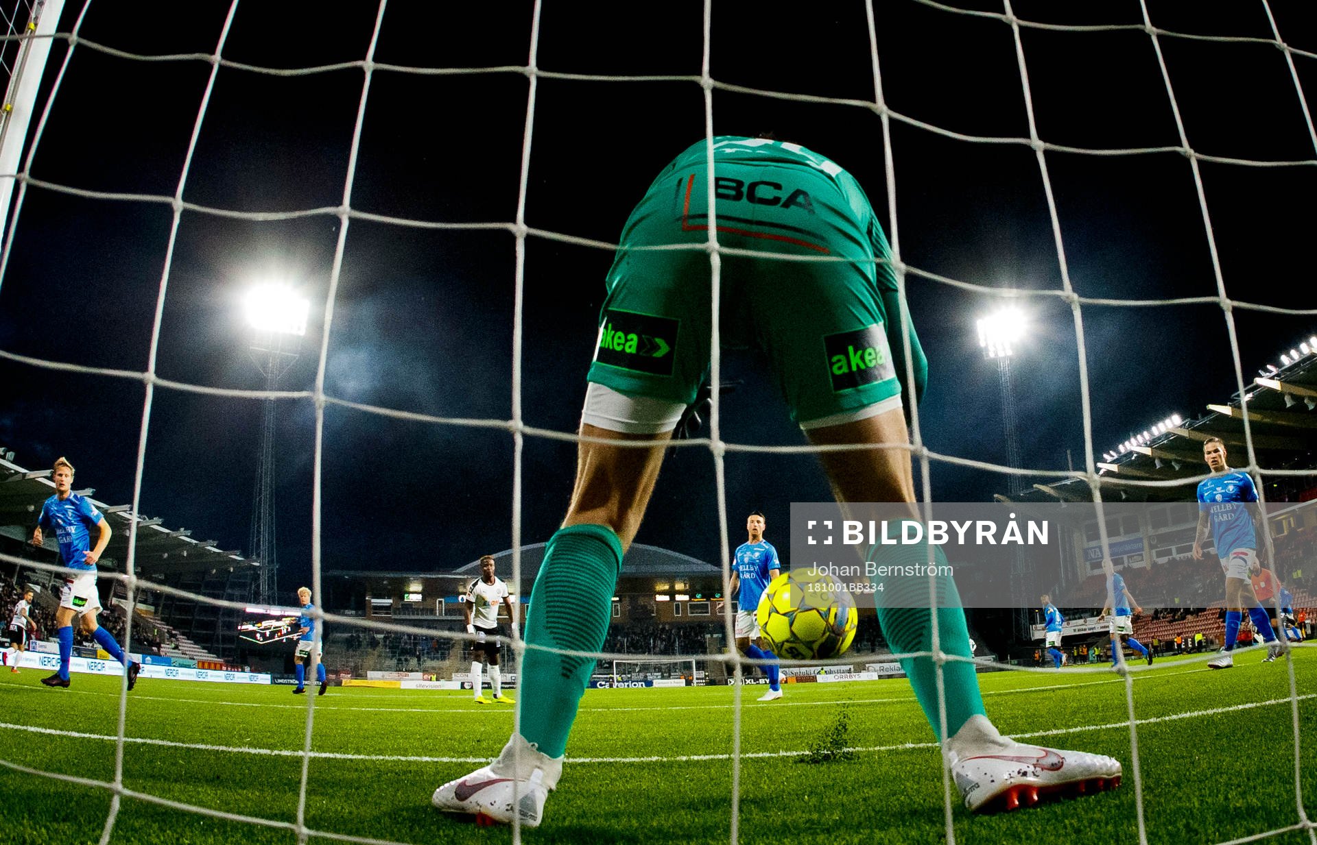 Trelleborgs målvakt Marko Johansson tappar in 1-0 målet
