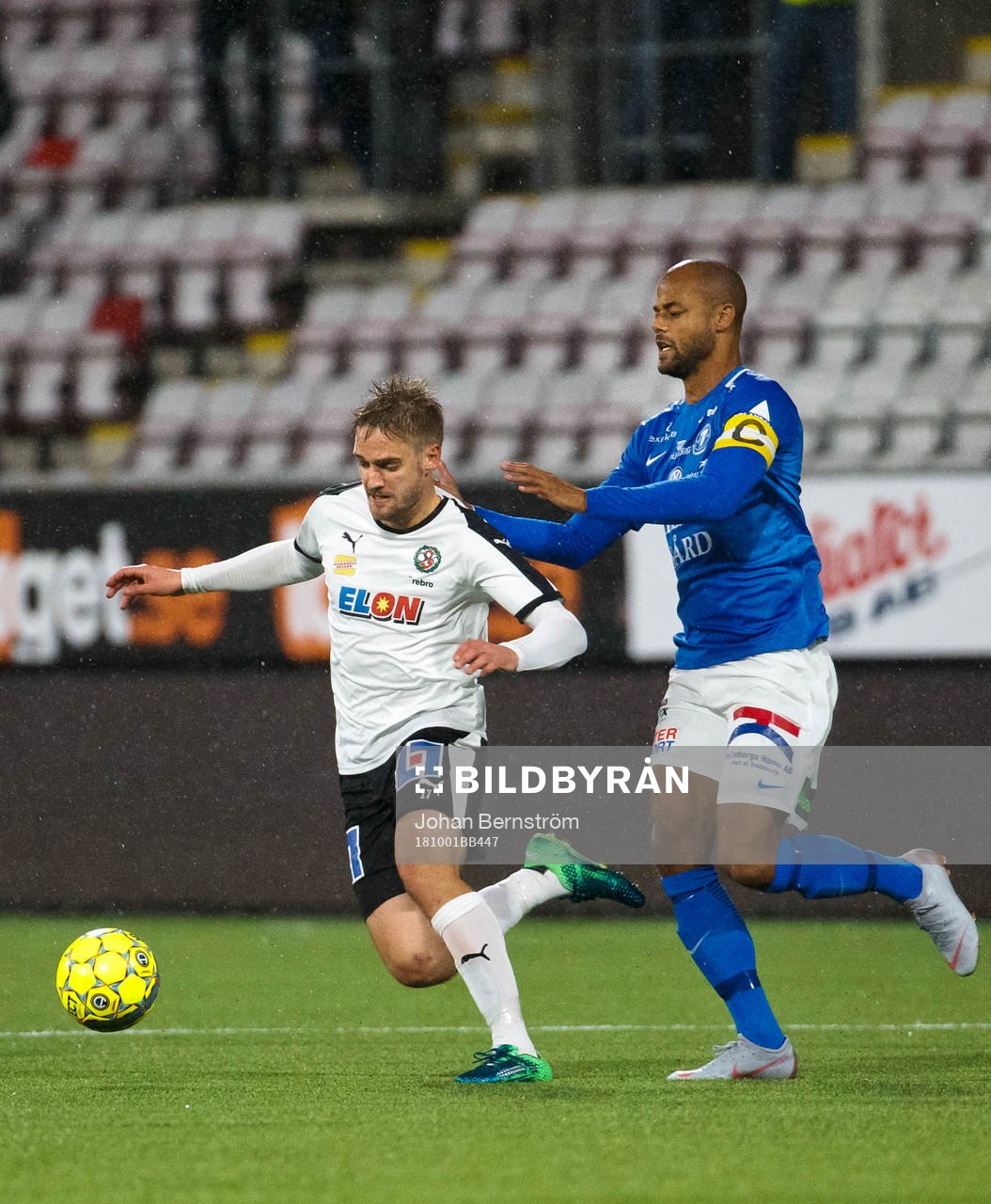 Örebros Johan Mårtensson och Trelleborgs Salif Camara