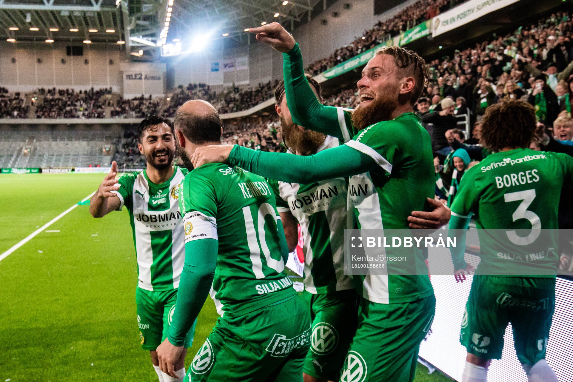 Hammarbys Kennedy Bakircioglu jublar med David Fällman och