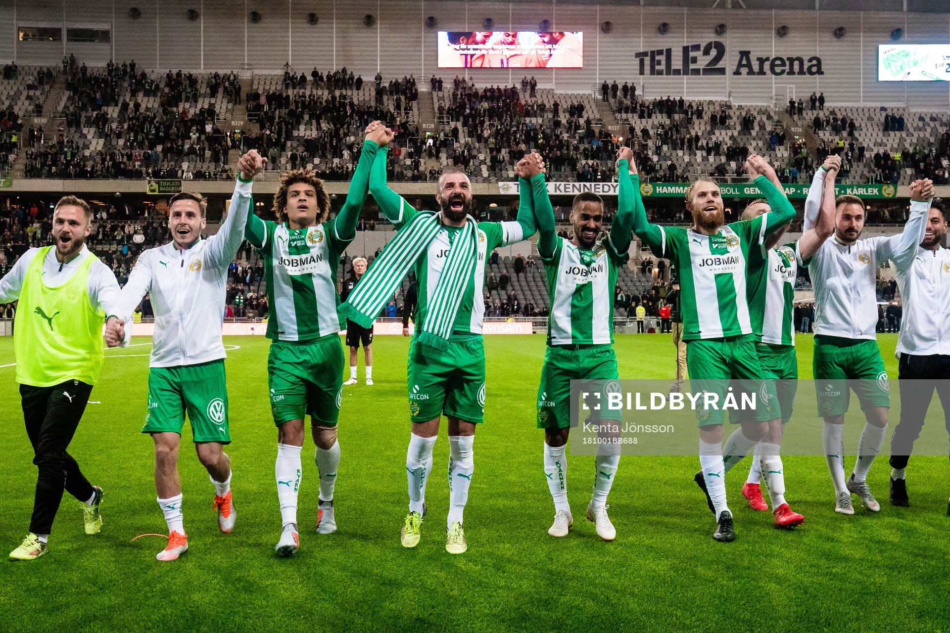 Hammarbys Kennedy Bakircioglu (m) jublar med Jeppe Andersen