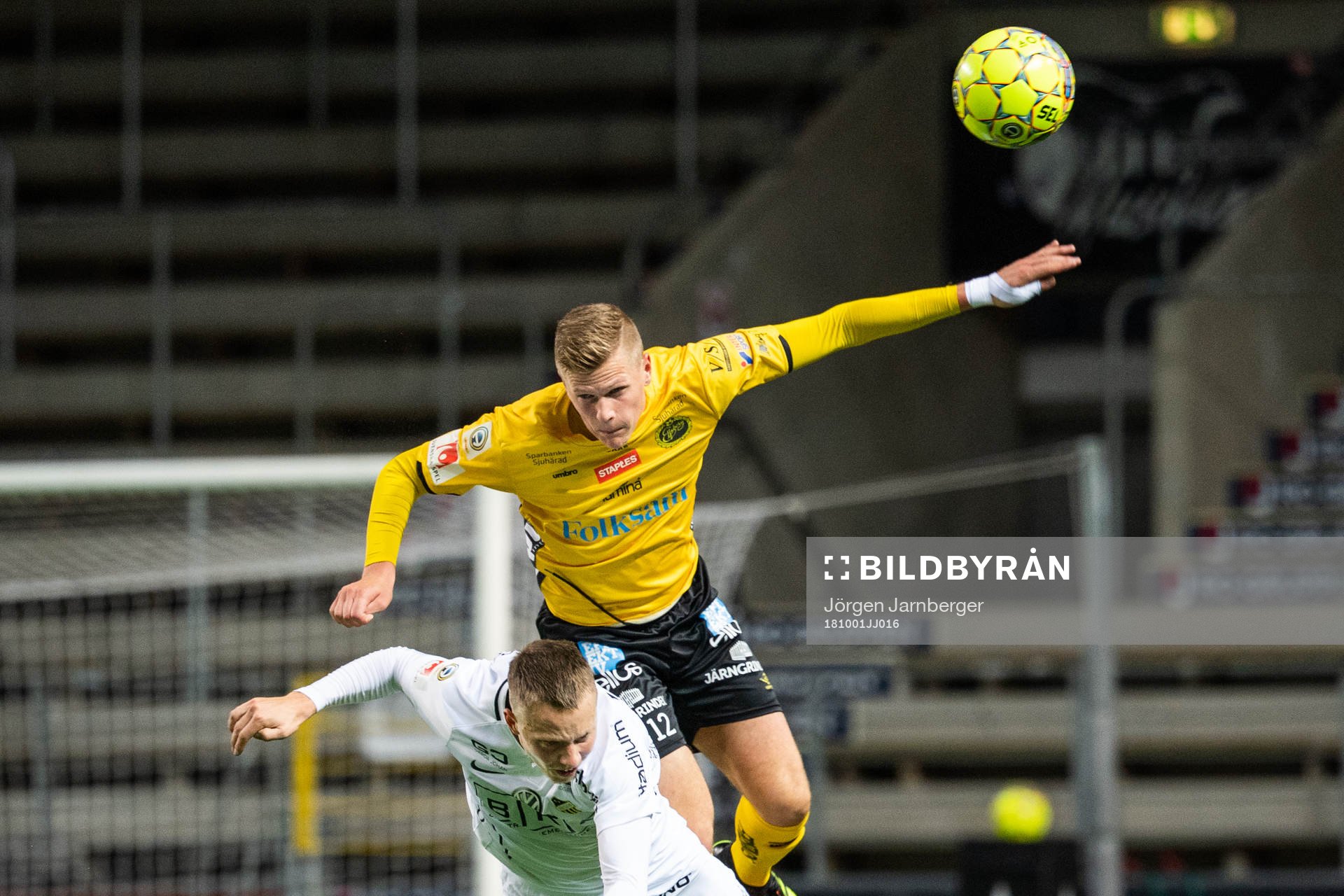 Häckens Viktor Lundberg och Elfsborgs Joakim Nilsson i