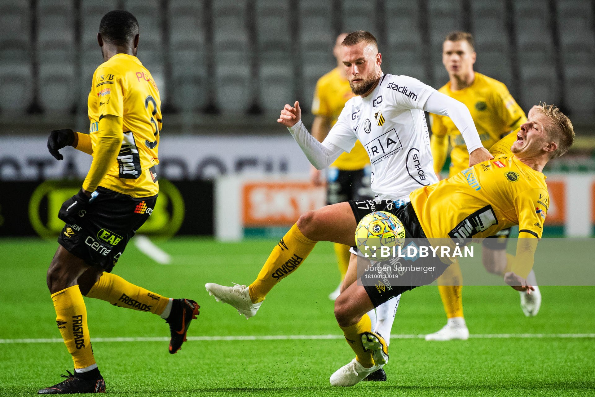 Häckens Alexander Faltsetas och Elfsborgs Per Frick i kamp