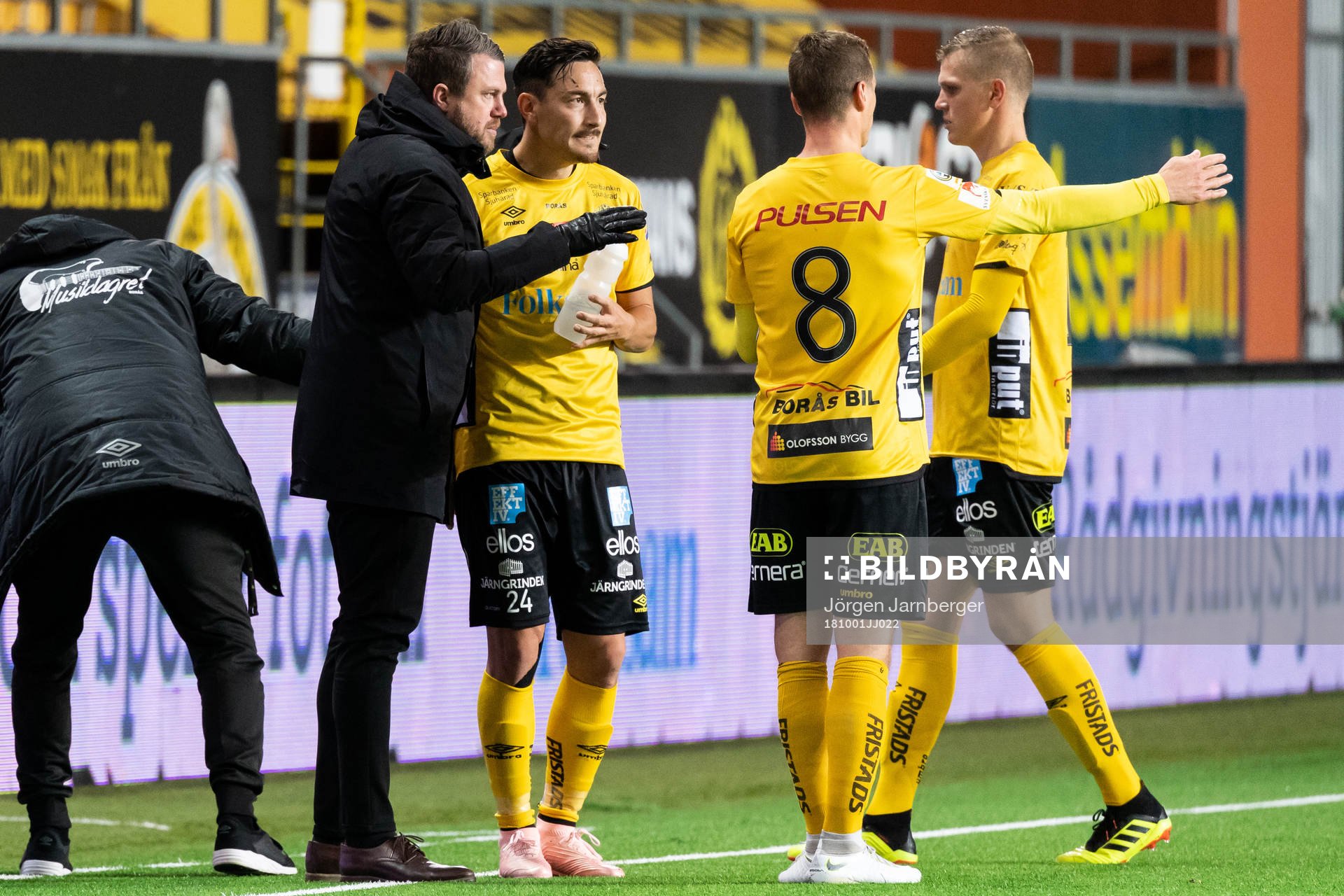 Elfsborgs manager Jimmy Thelin pratar med Stefan Ishizaki
